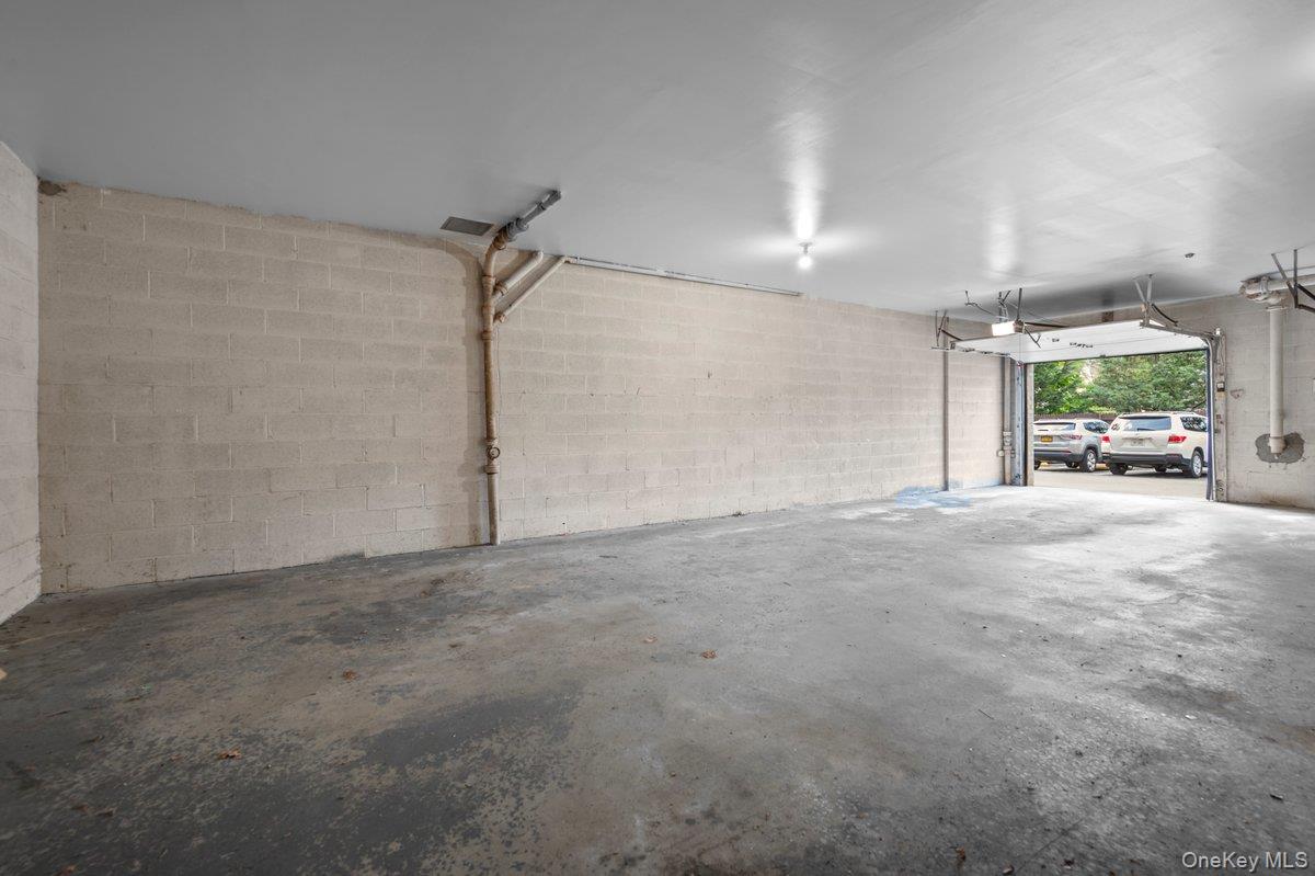 89 N Broadway 204 Property Photo 23
