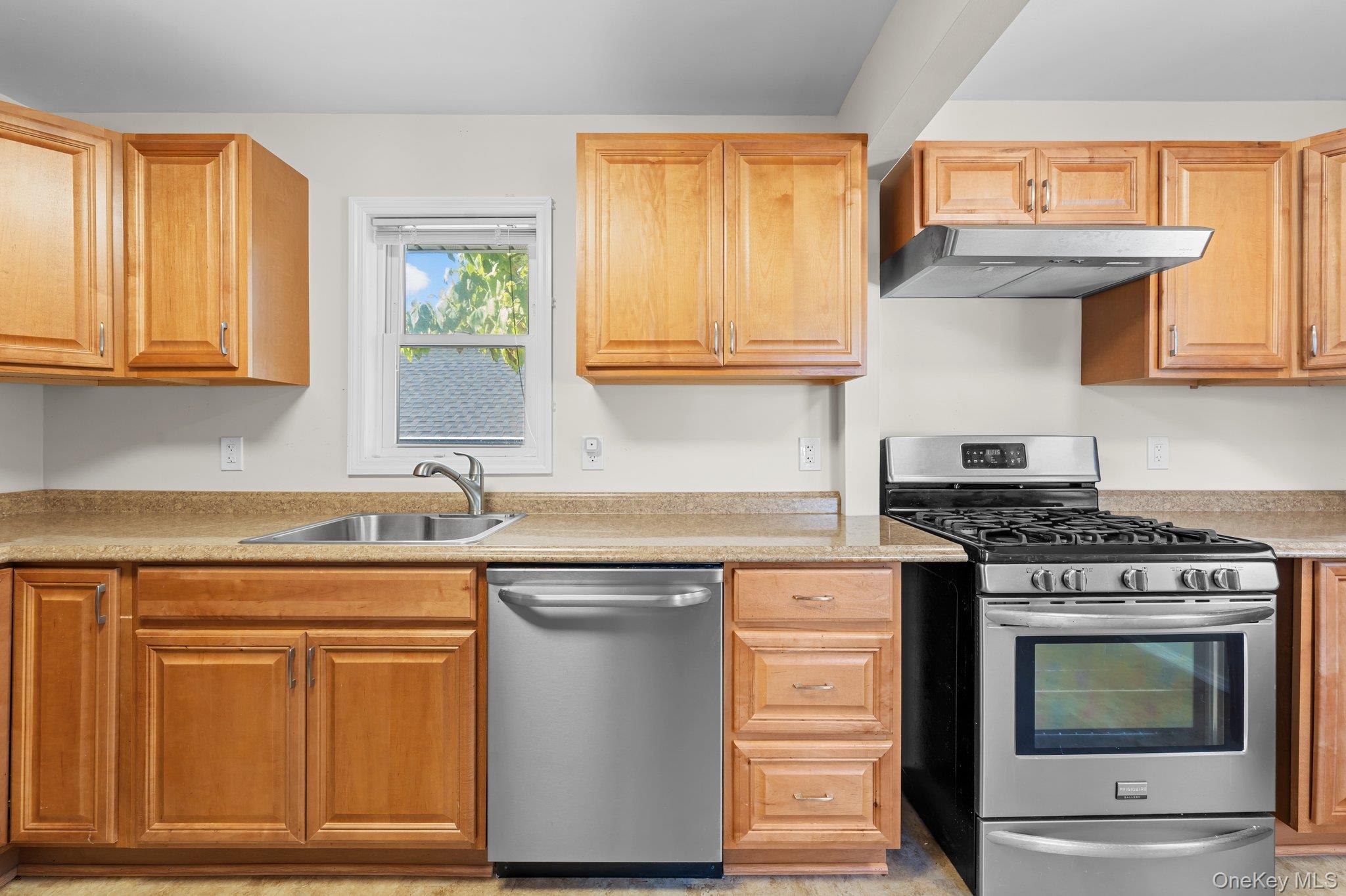 109 Laurel Street Property Photo 14