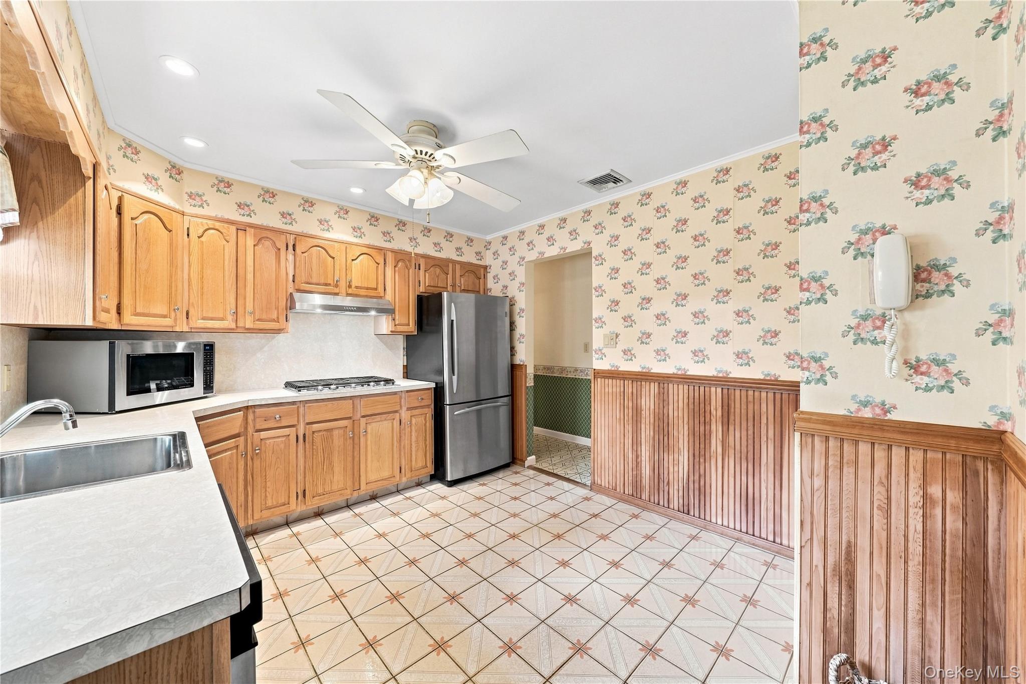 23 Roy Avenue Property Photo 9