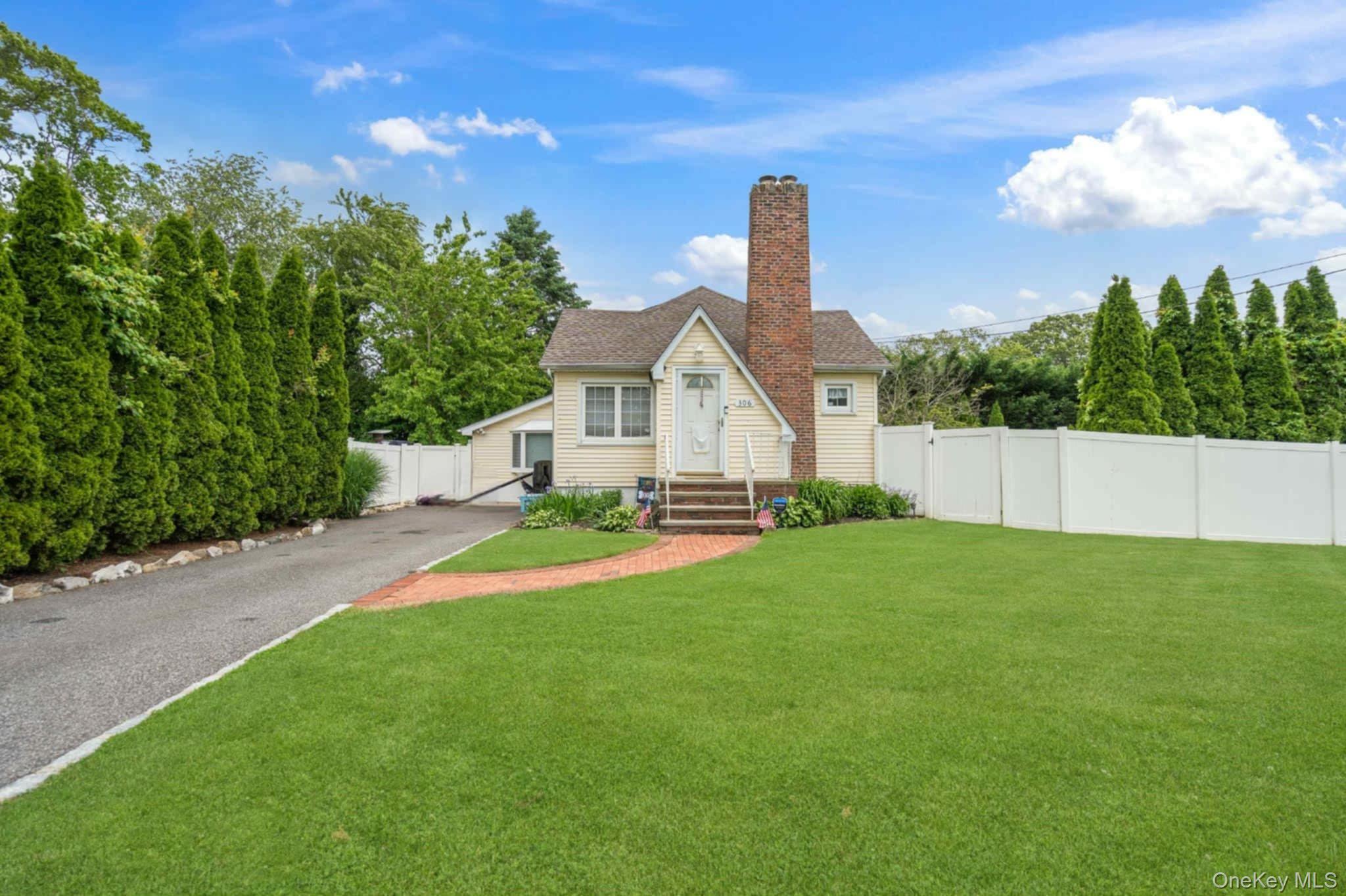 306 Mccall Avenue Property Photo 2