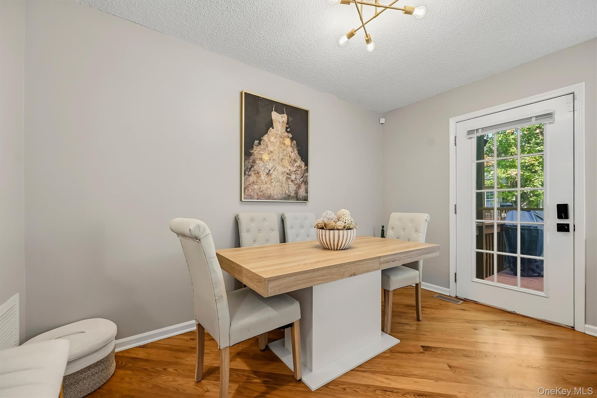 246 Crestwood Court Property Photo 4