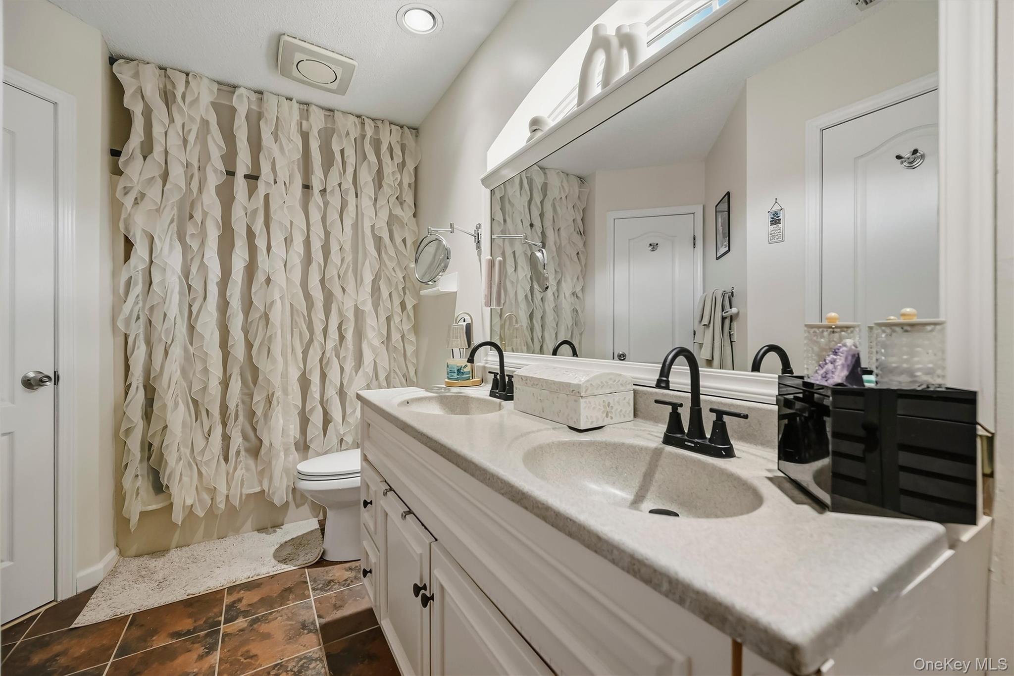 246 Crestwood Court Property Photo 11