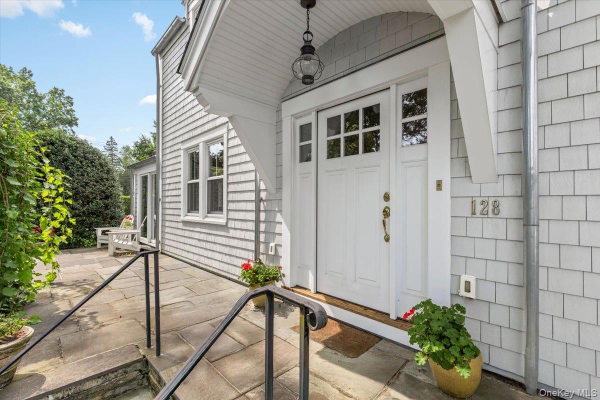128 Ralph Avenue Property Photo 3