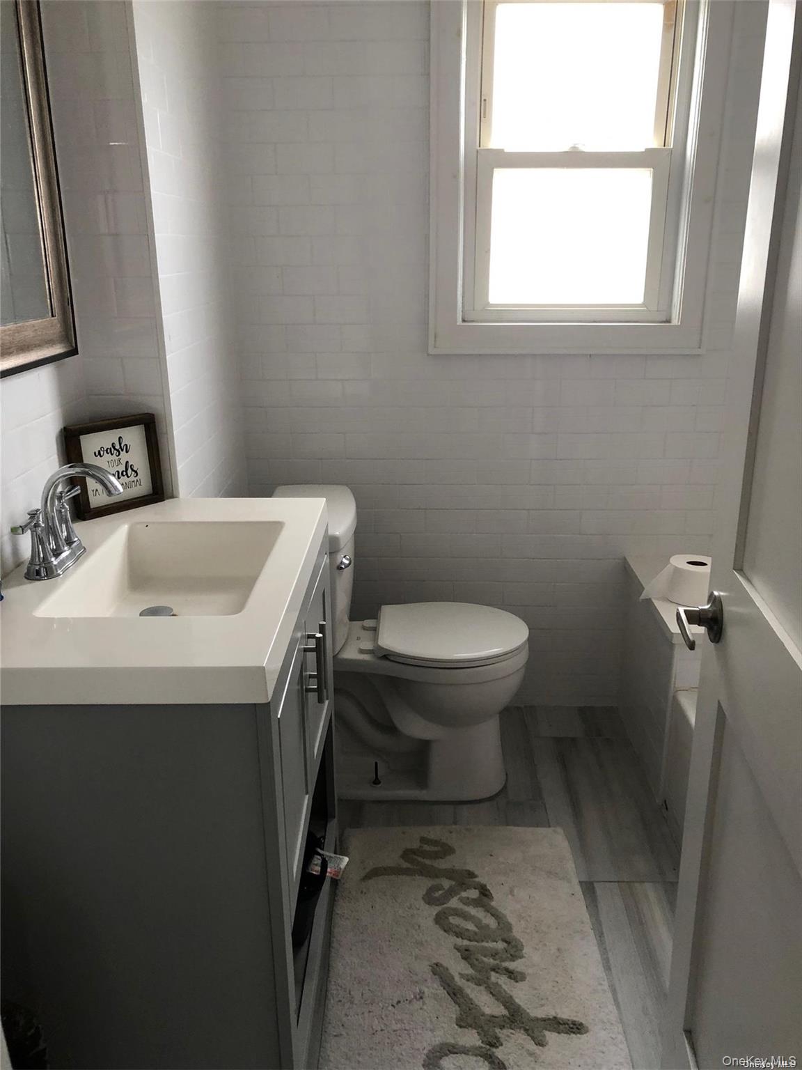147 E Walnut Street Upper Property Photo 7