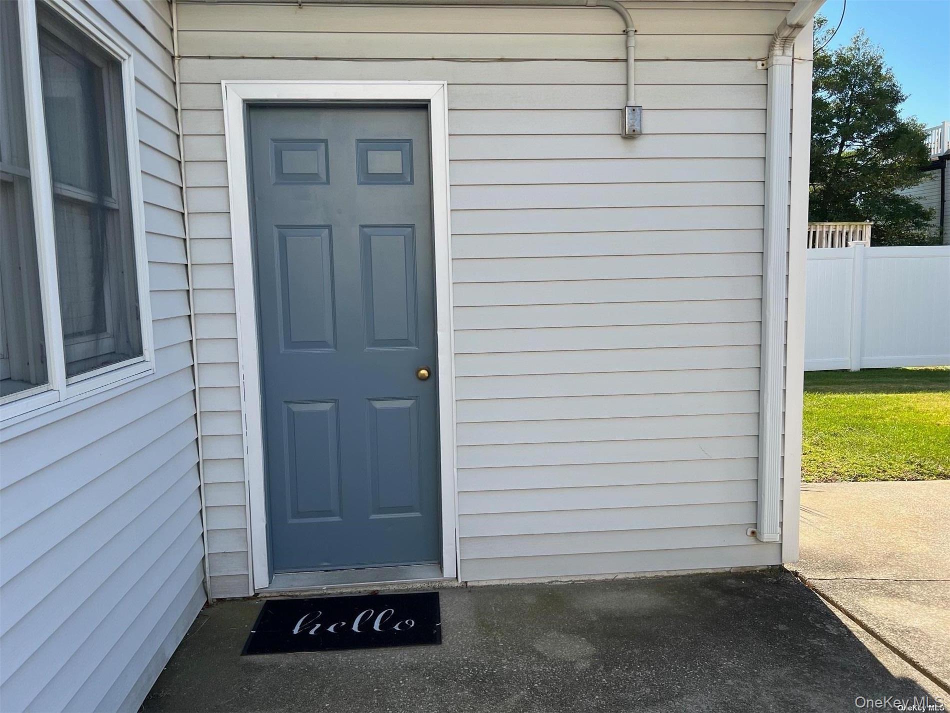 563 Neptune Boulevard Upper Property Photo 11