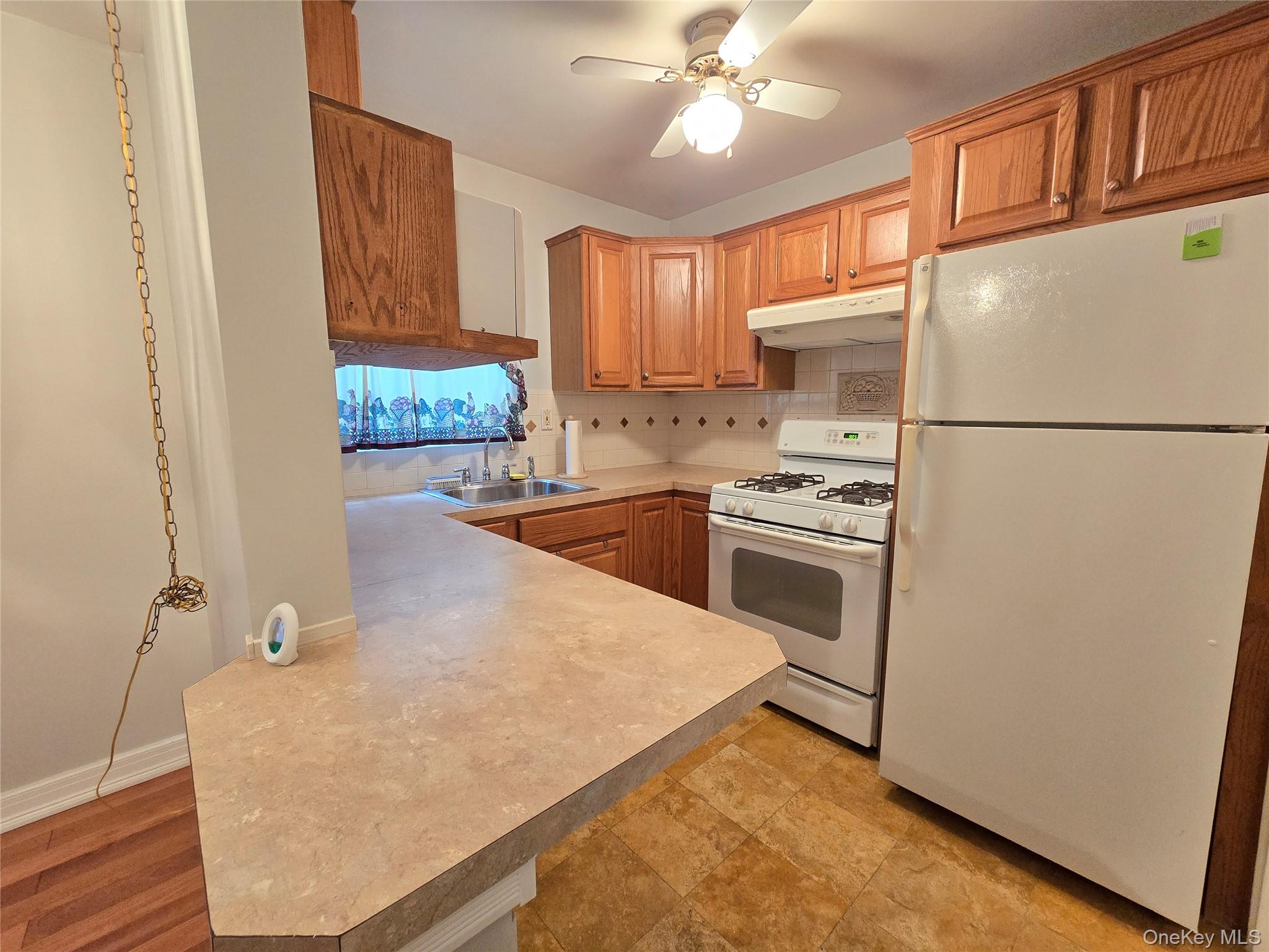 320 S Broadway T4 Property Photo 6
