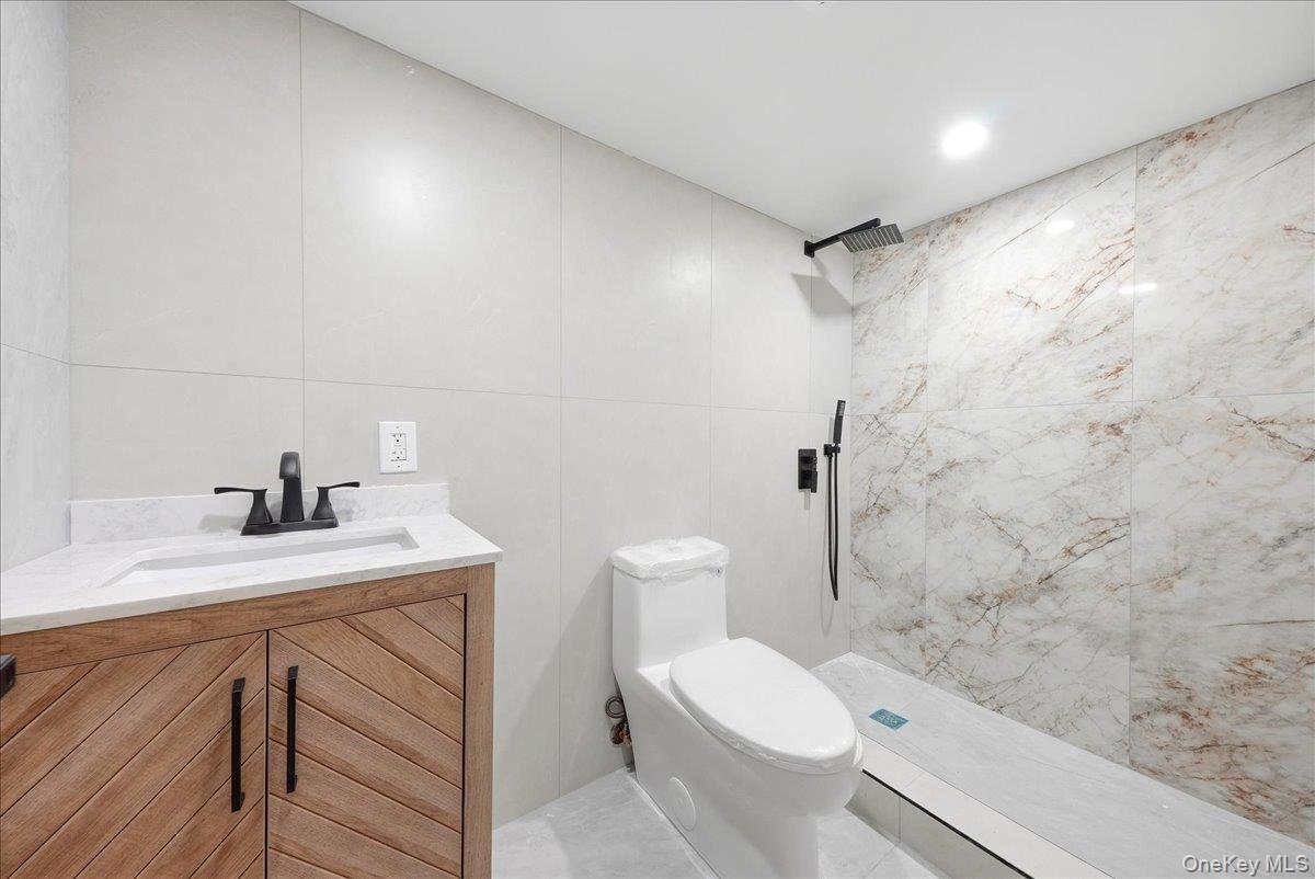 122 E 46th Street Property Photo 8
