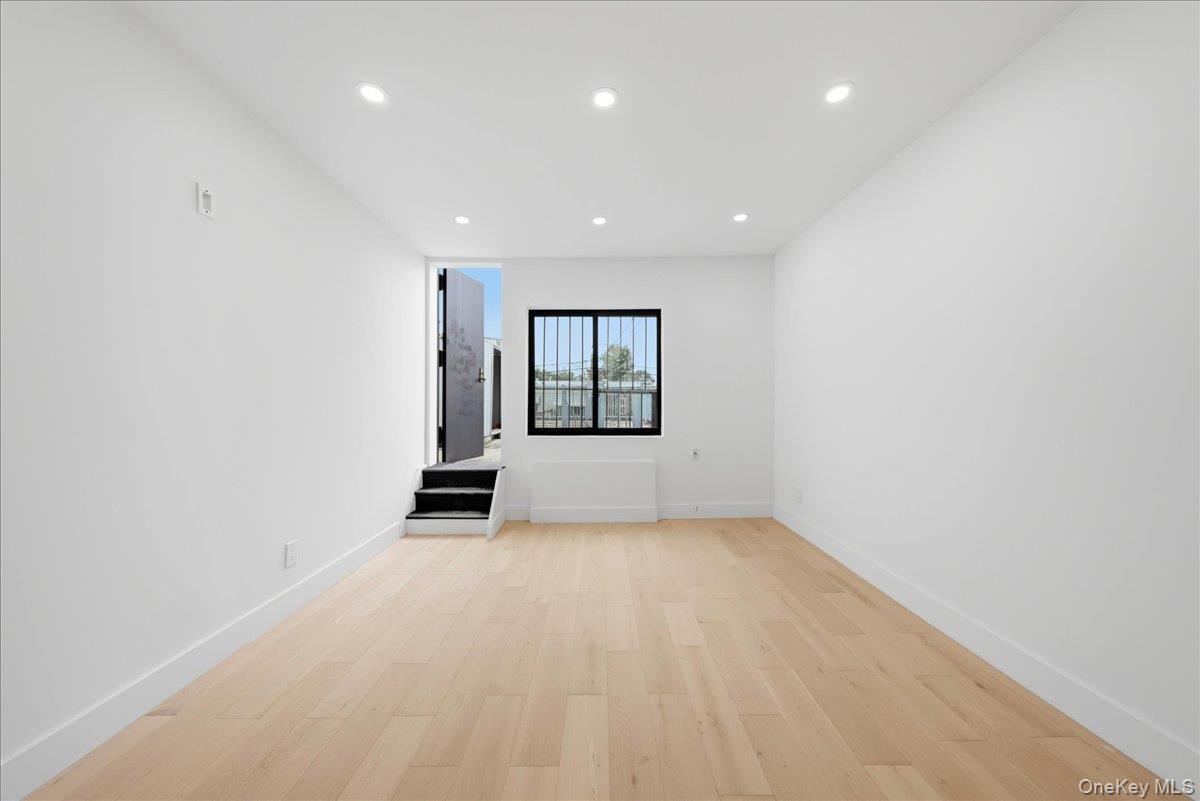 122 E 46th Street Property Photo 9
