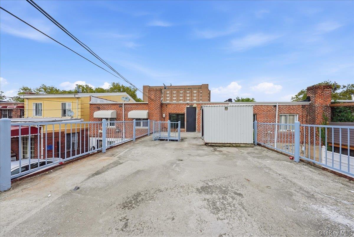 122 E 46th Street Property Photo 10