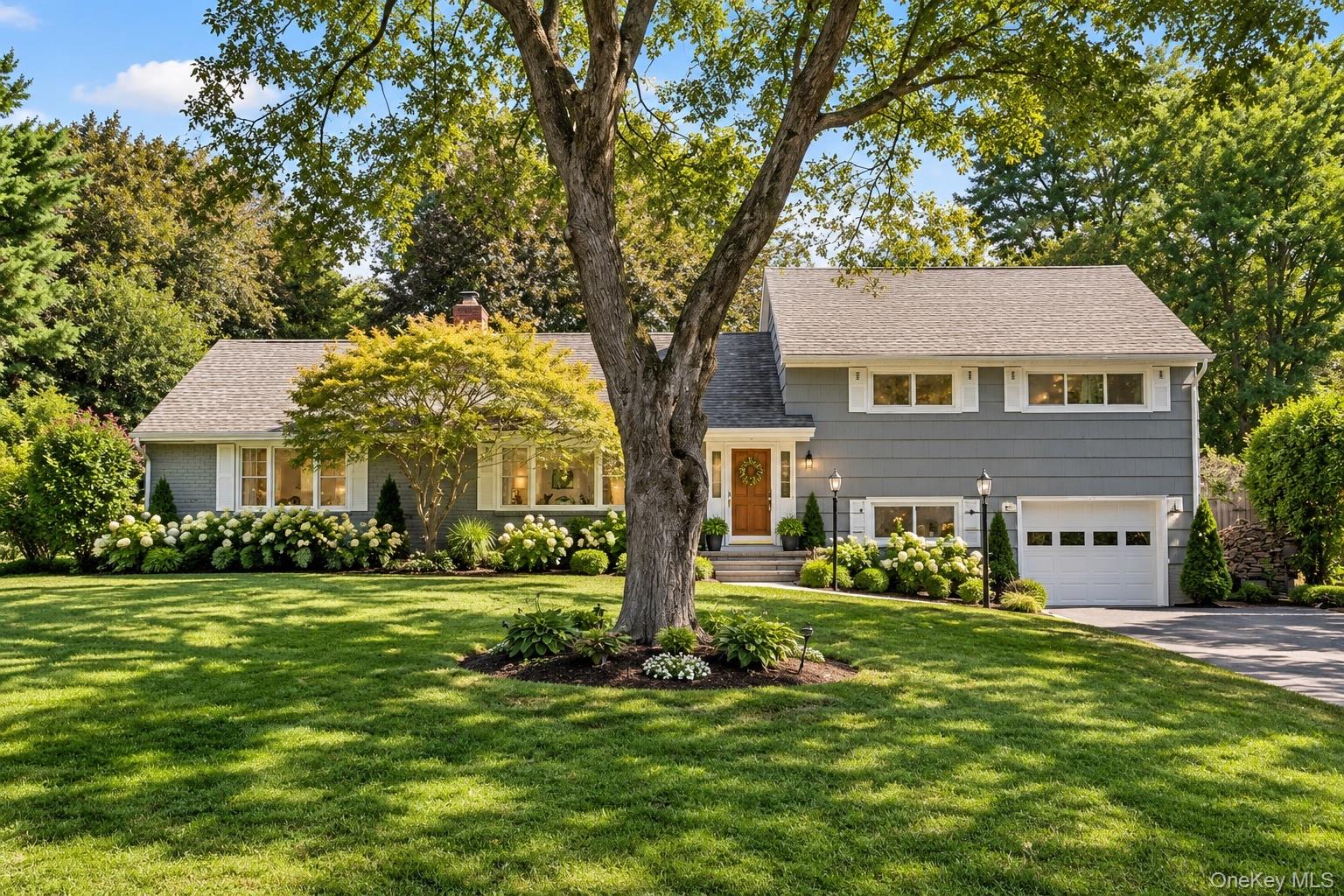 10 Eastland Avenue
