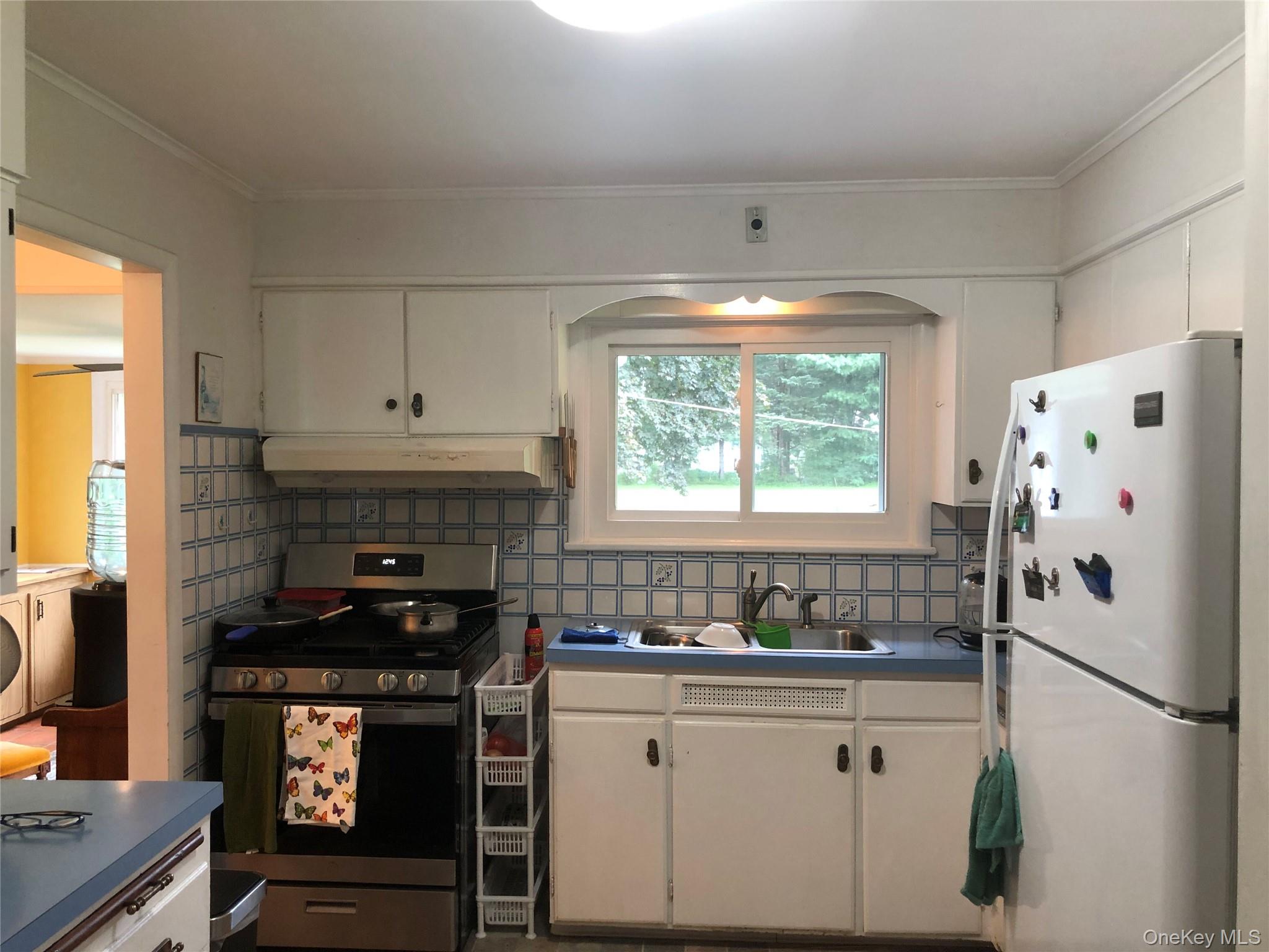 10 Eastland Avenue Property Photo 5