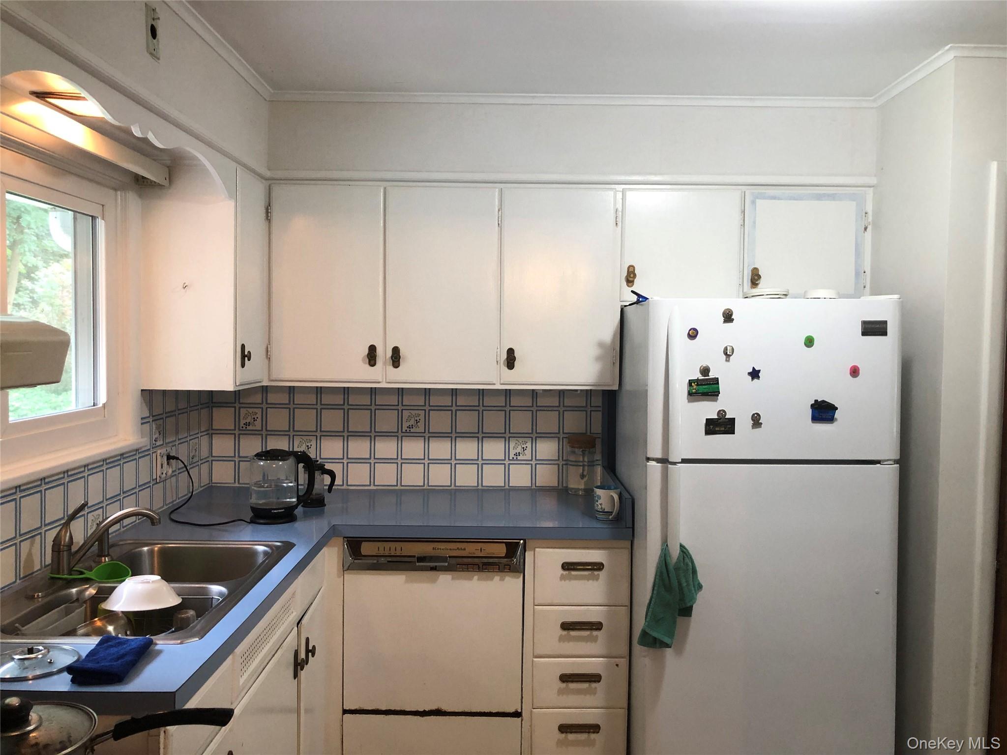 10 Eastland Avenue Property Photo 6