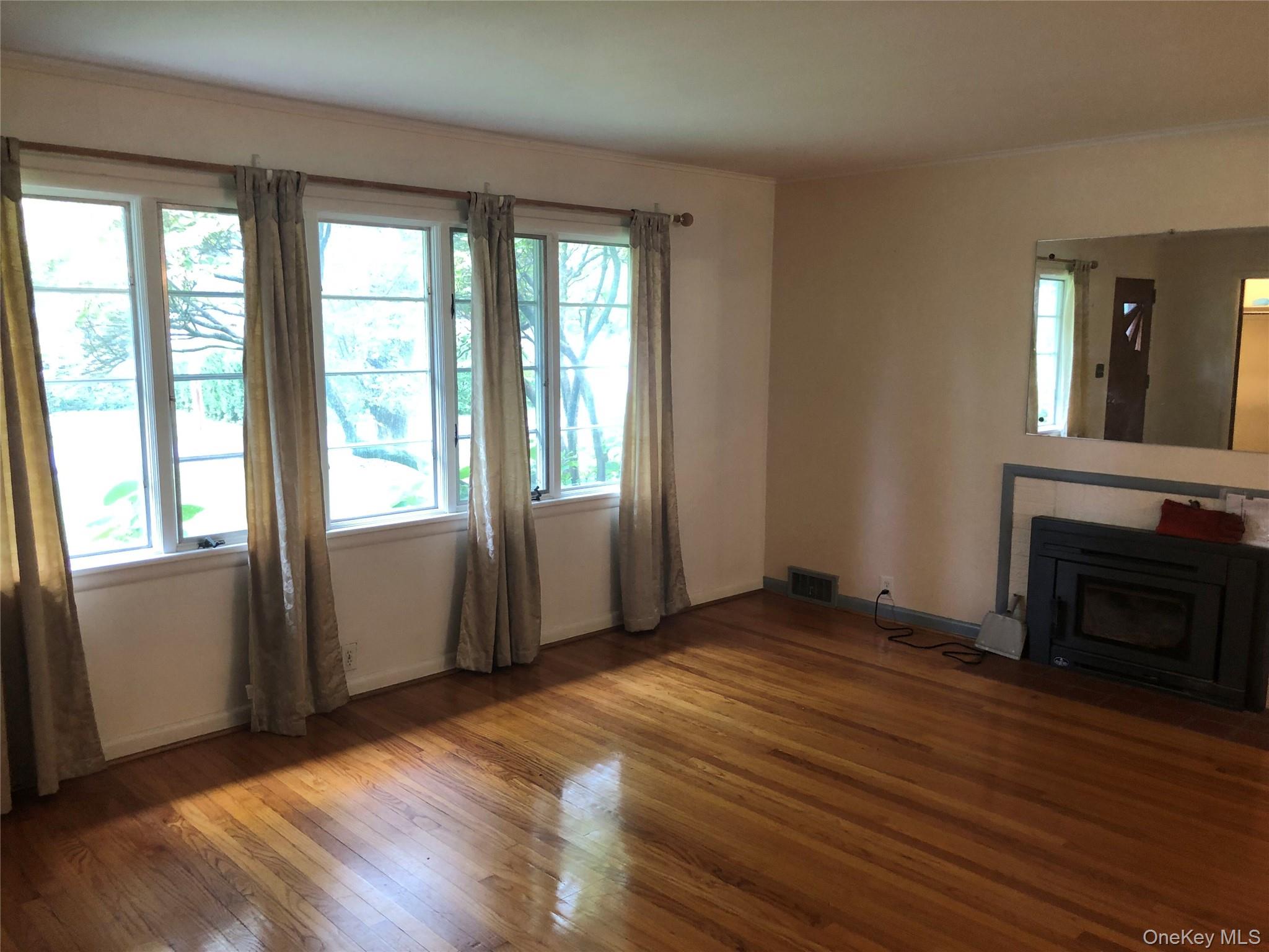 10 Eastland Avenue Property Photo 7