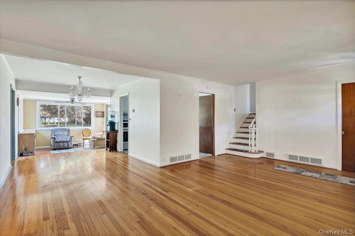 10 Eastland Avenue Property Photo 7