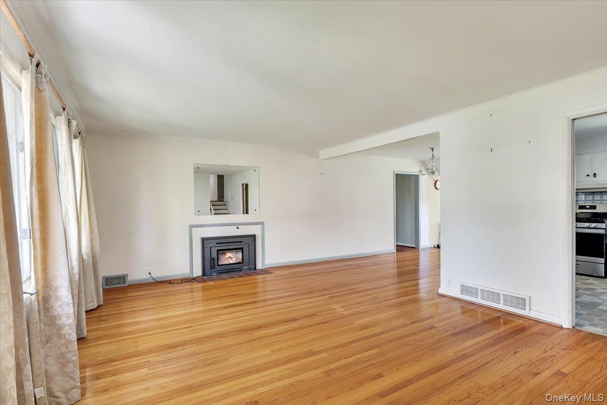 10 Eastland Avenue Property Photo 8