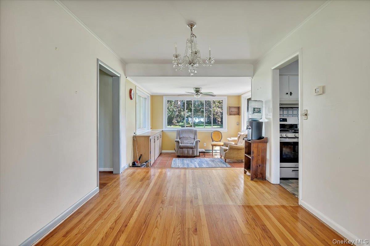 10 Eastland Avenue Property Photo 11