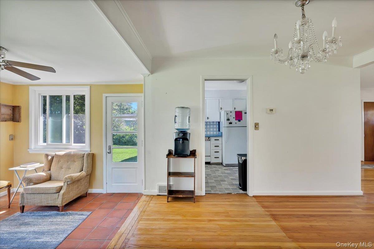 10 Eastland Avenue Property Photo 12