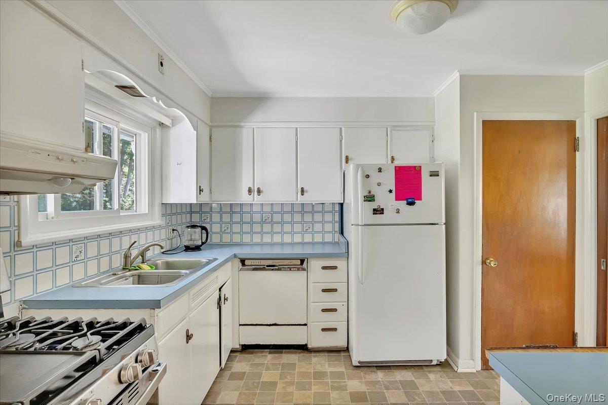 10 Eastland Avenue Property Photo 14