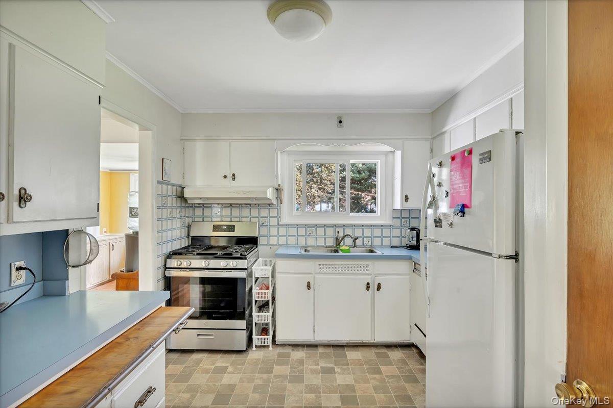 10 Eastland Avenue Property Photo 15
