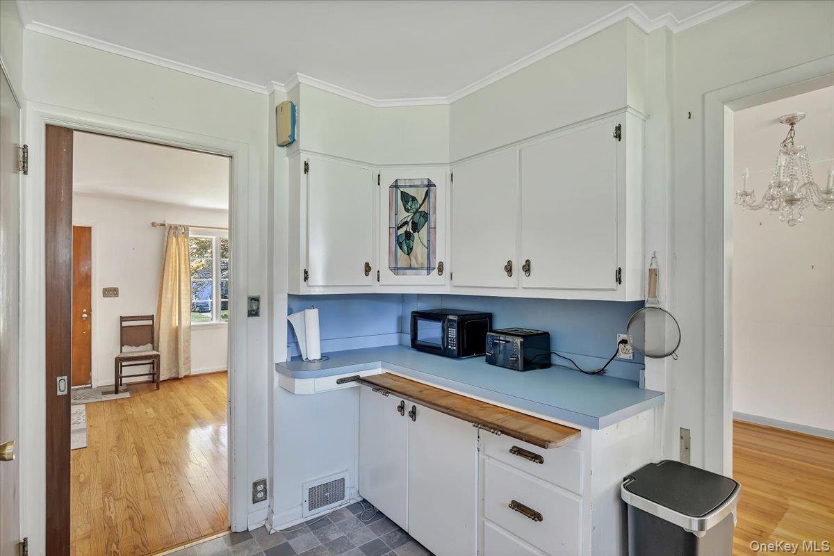 10 Eastland Avenue Property Photo 16