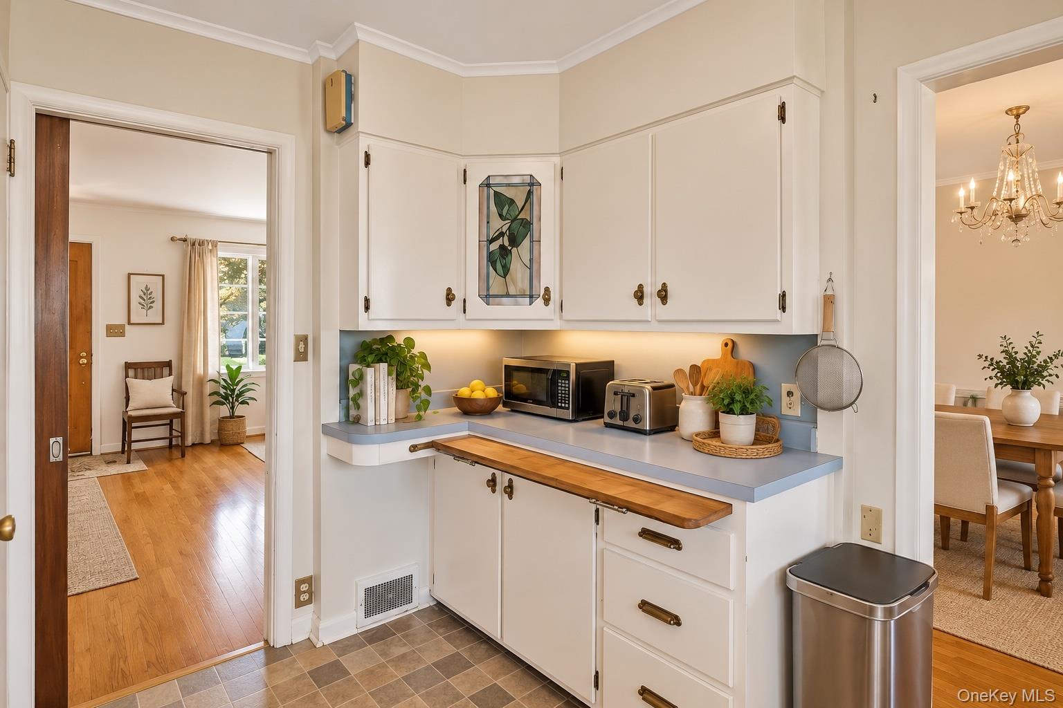 10 Eastland Avenue Property Photo 17