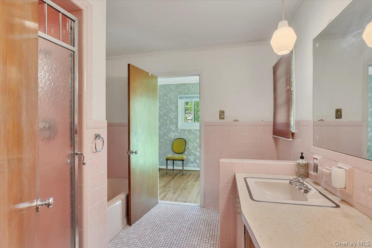 10 Eastland Avenue Property Photo 25