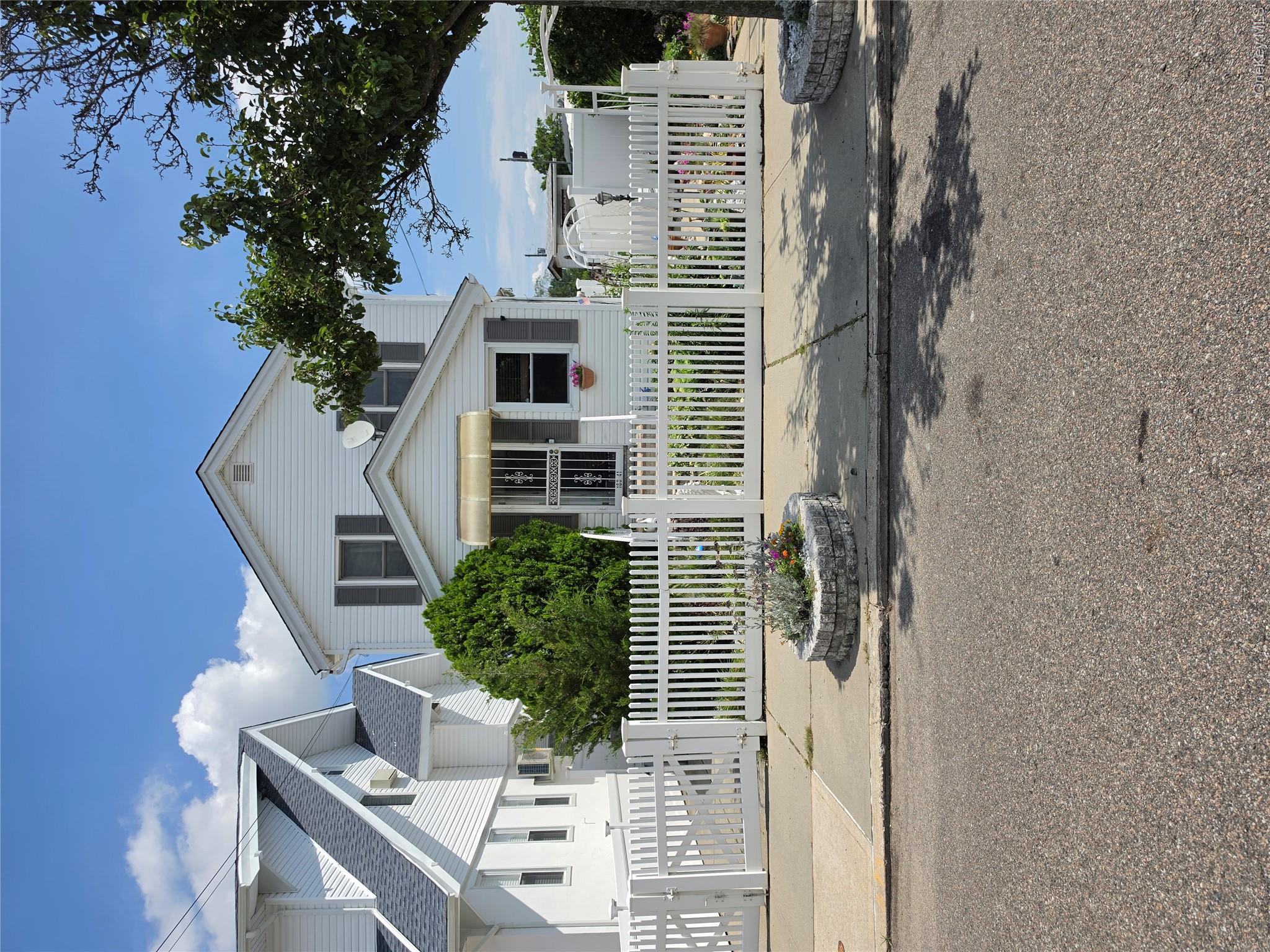 160-41 99th Street Property Photo 1