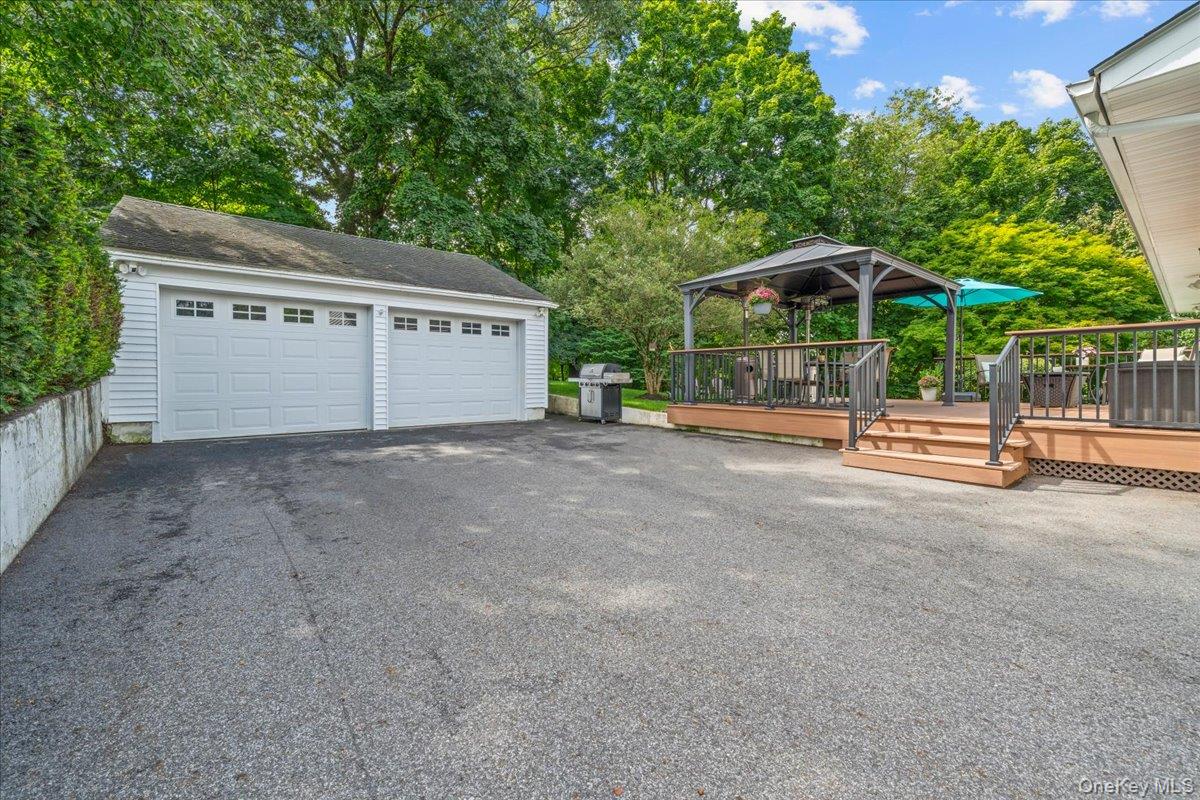 15 Robinson Avenue Property Photo 35