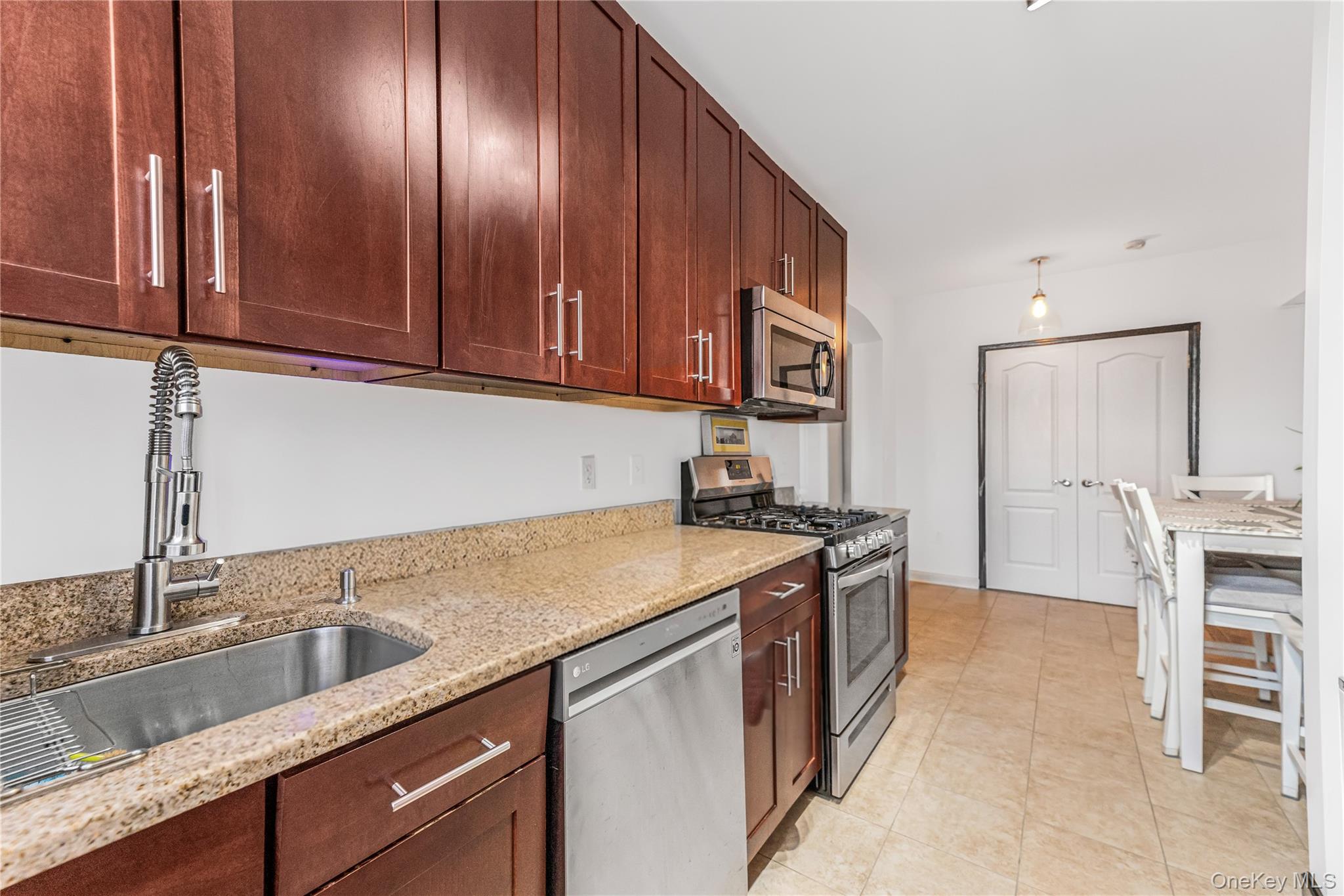 808 Bronx River Road 6c Property Photo 7
