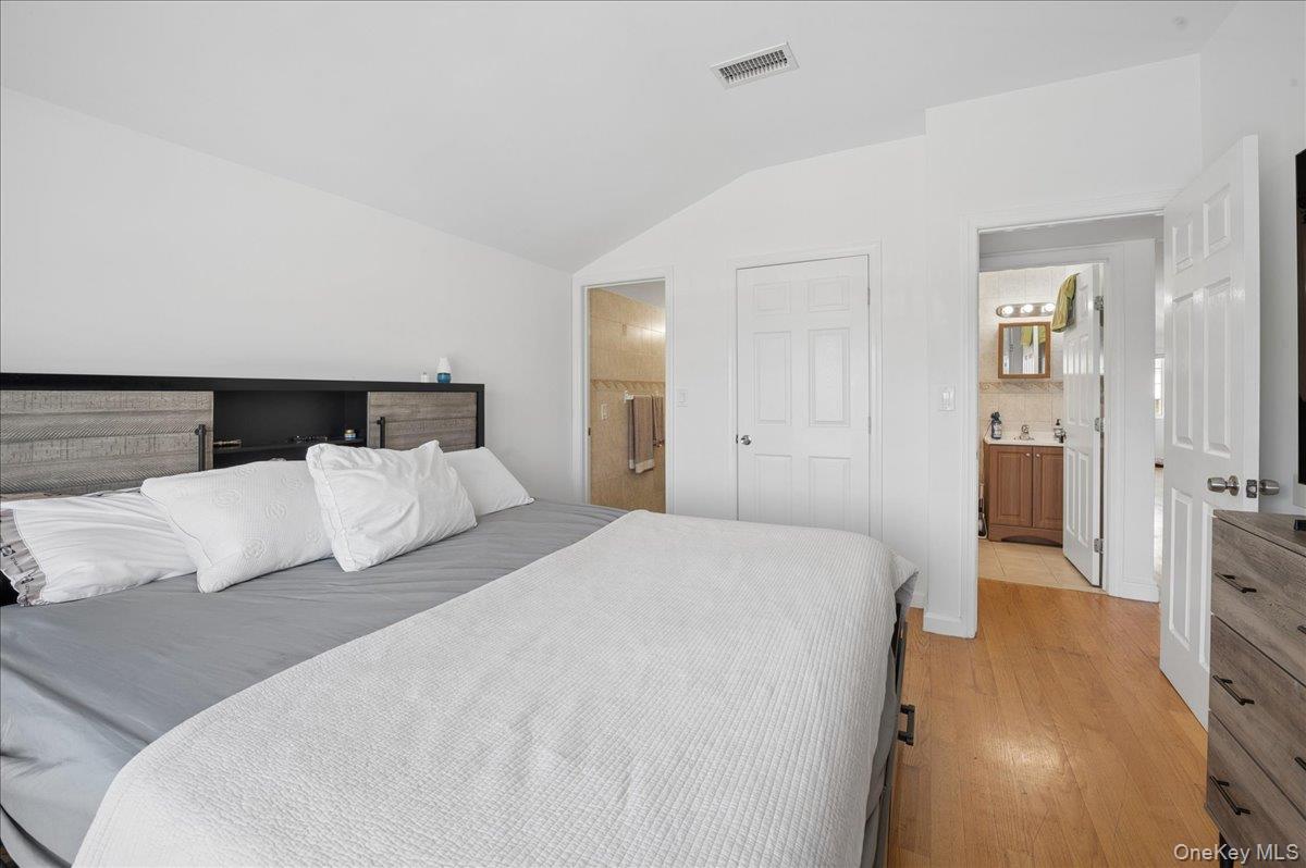 290 Zerega Avenue Property Photo 14