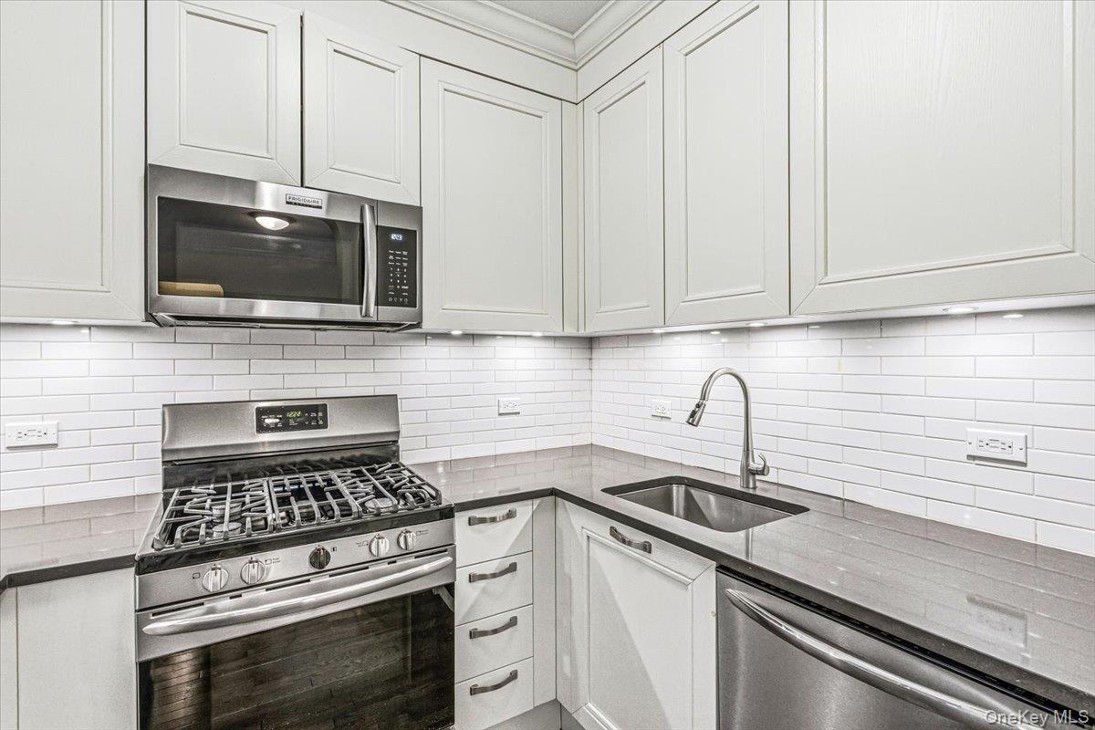73-12 35th Avenue D32 Property Photo 11