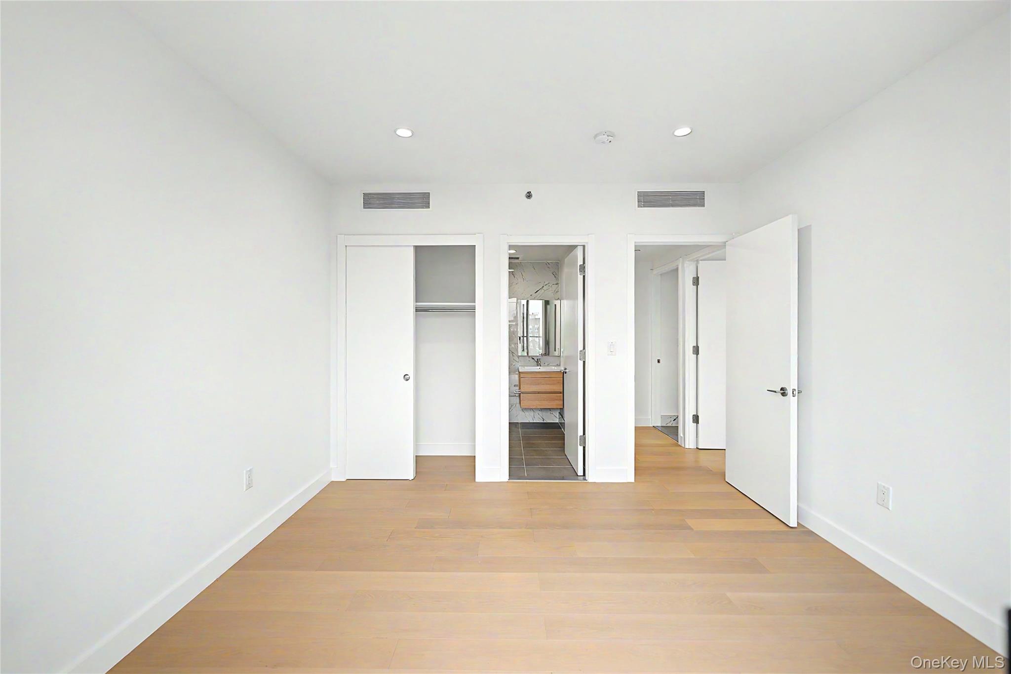 150-02 Northern Boulevard 5g Property Photo 9