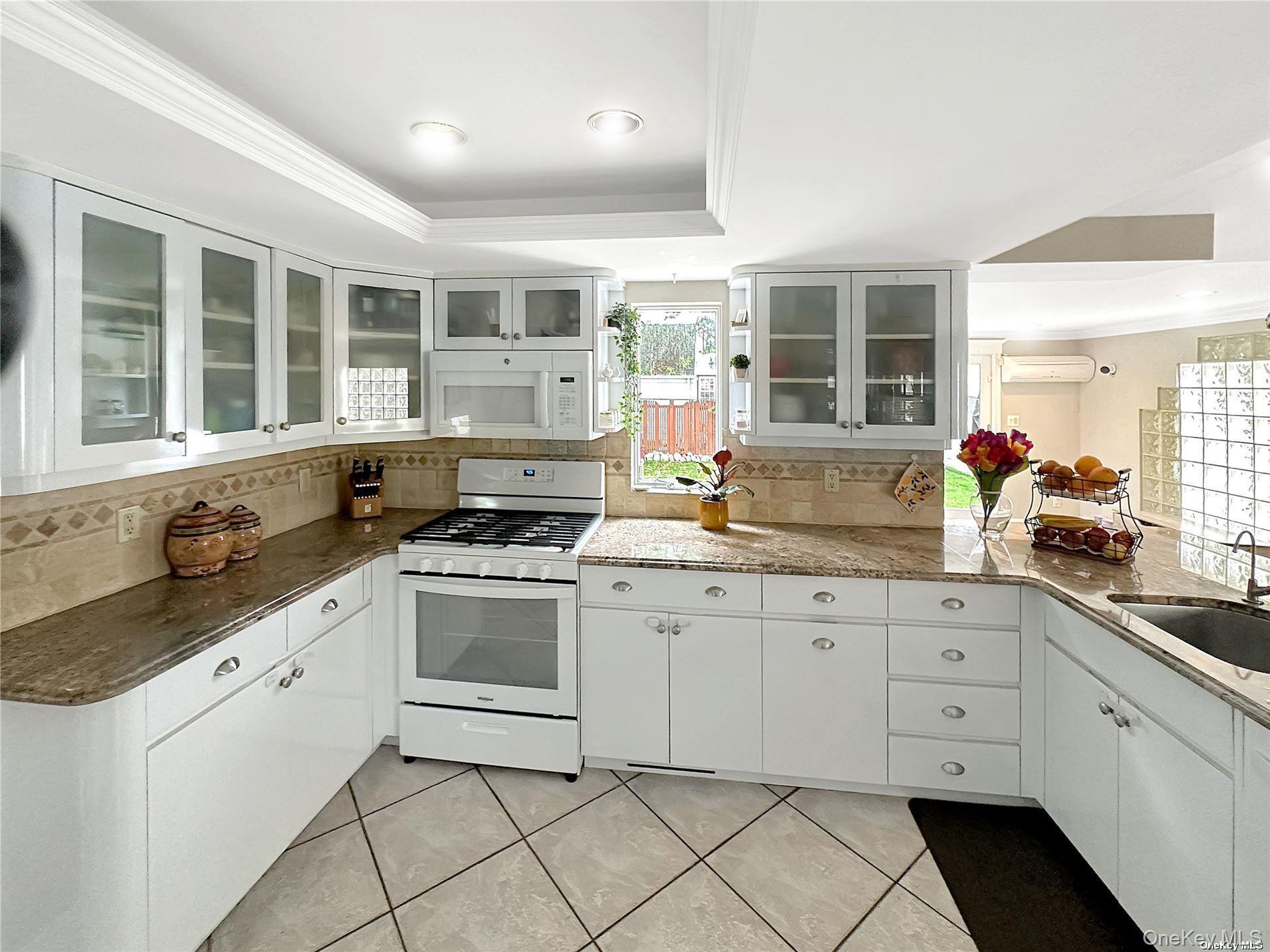 2517 Rockville Centre Parkway Property Photo 10
