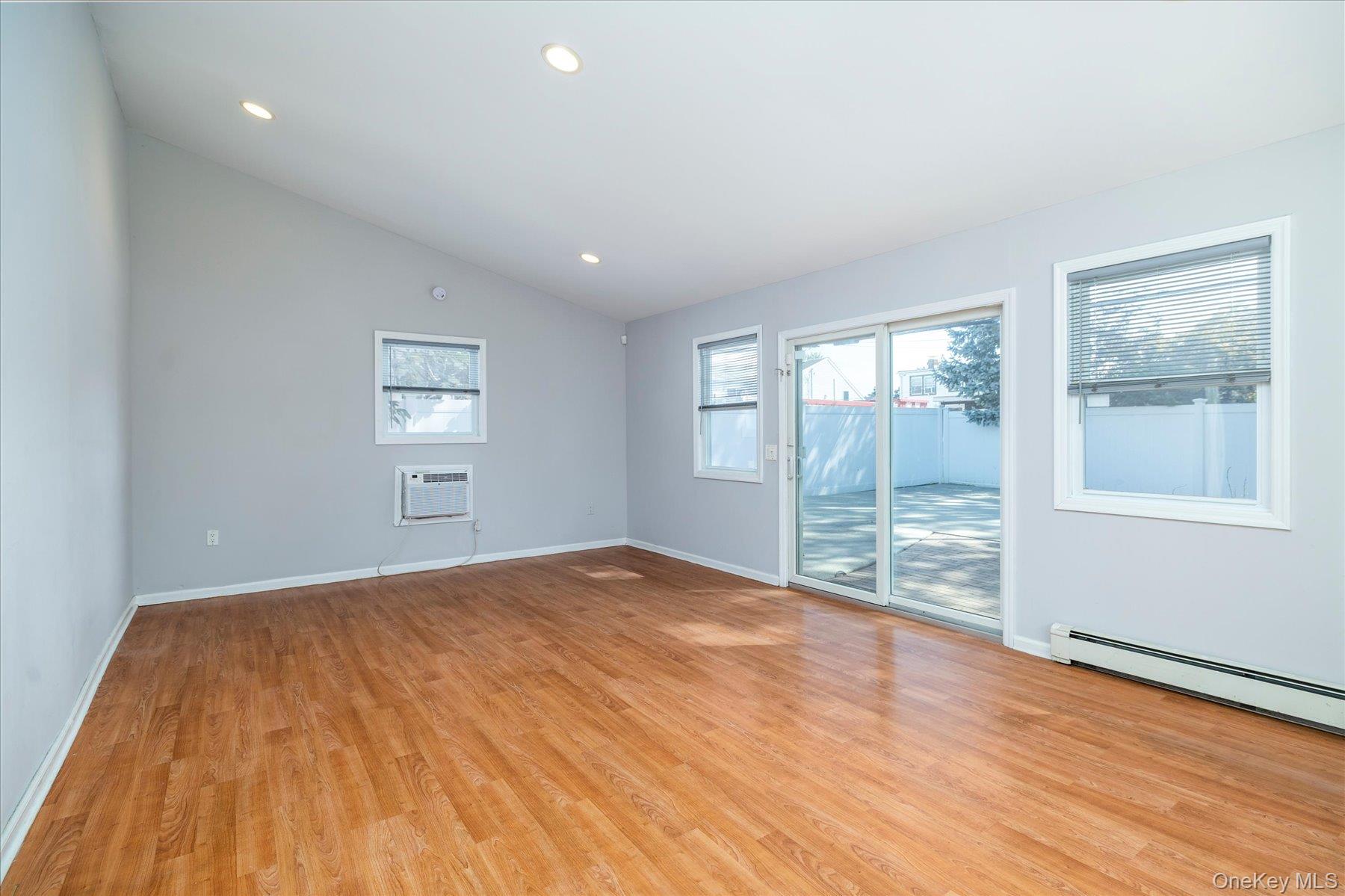 729 Arcadian Avenue Property Photo 8