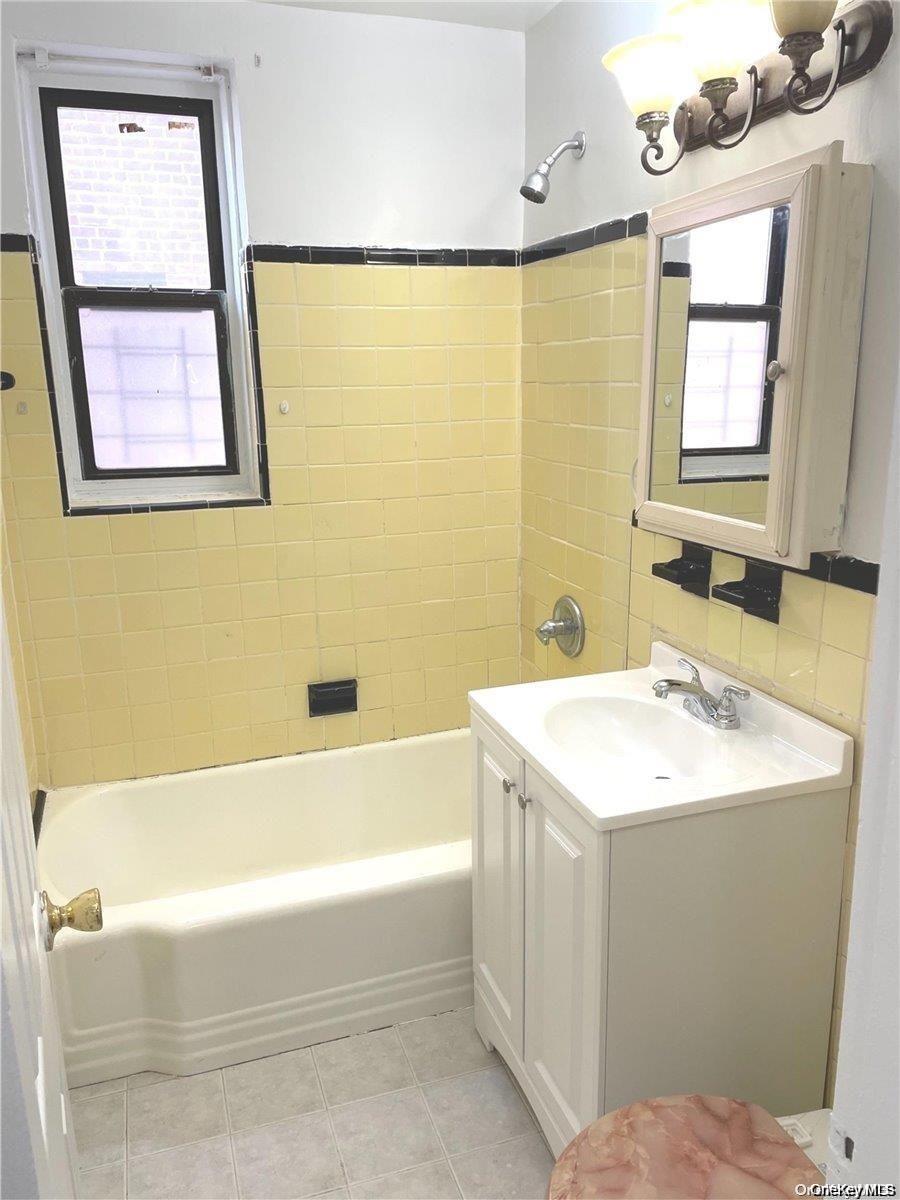 88-30 182 Street 4d Property Photo 10