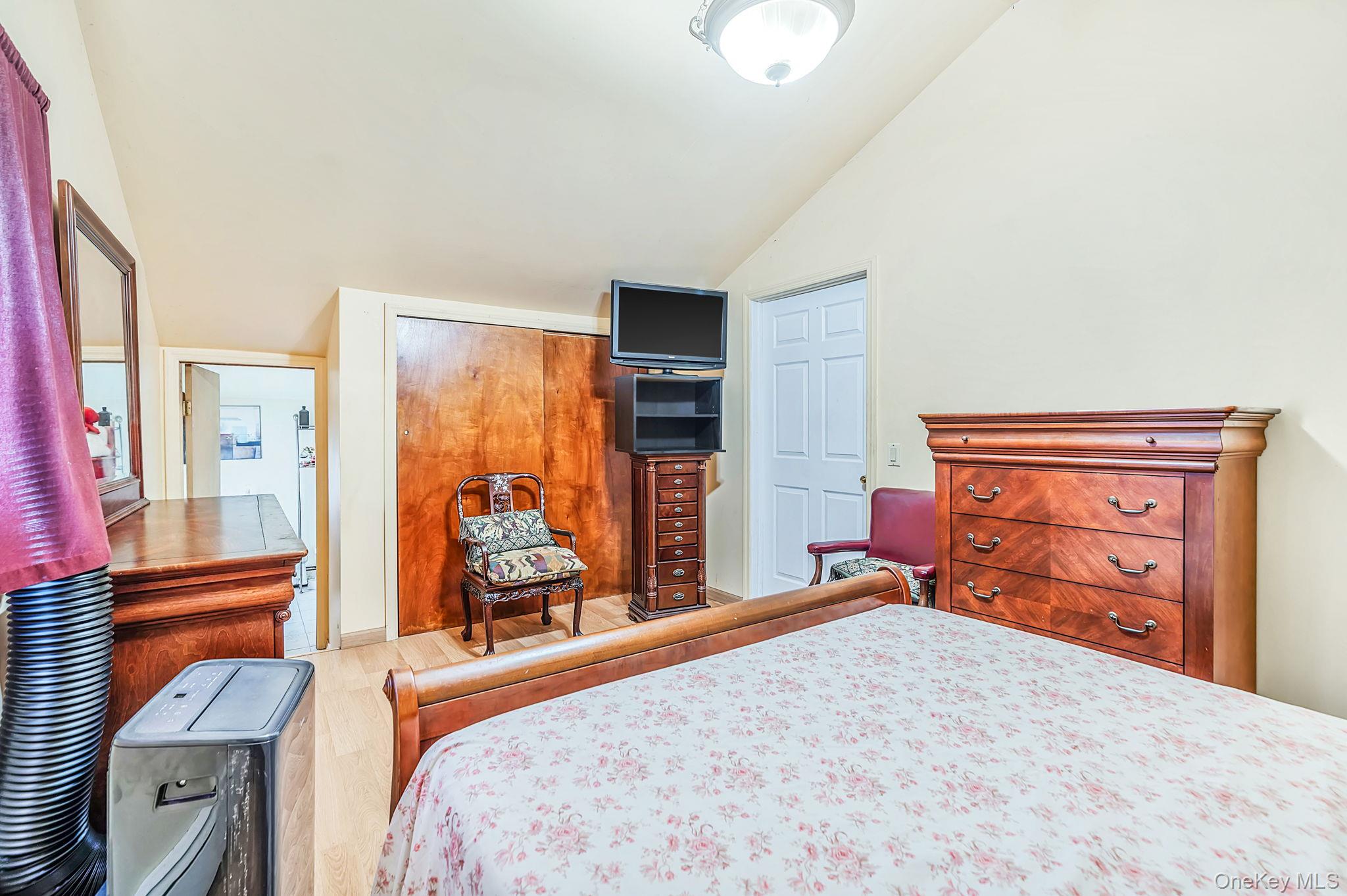 12 Robin Lane Property Photo 16