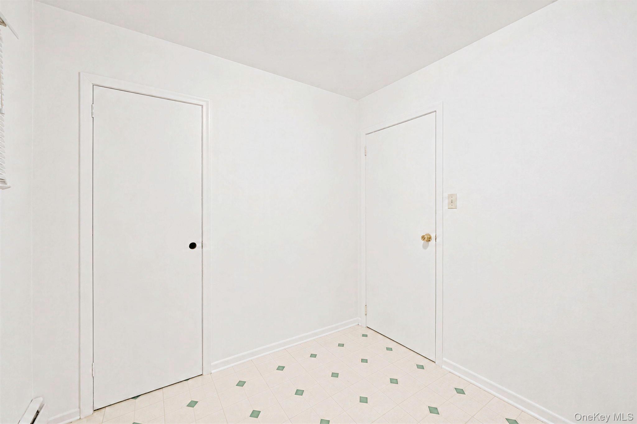 12 Robin Lane Property Photo 21