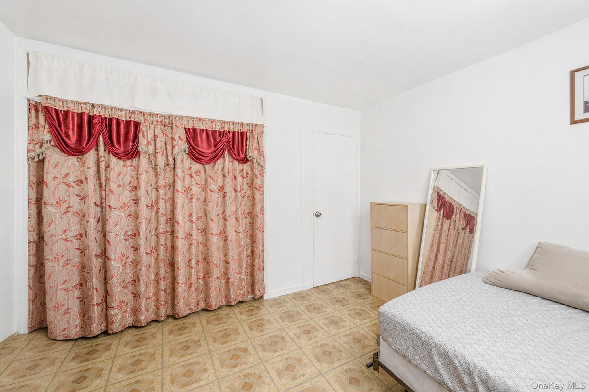 12 Robin Lane Property Photo 24