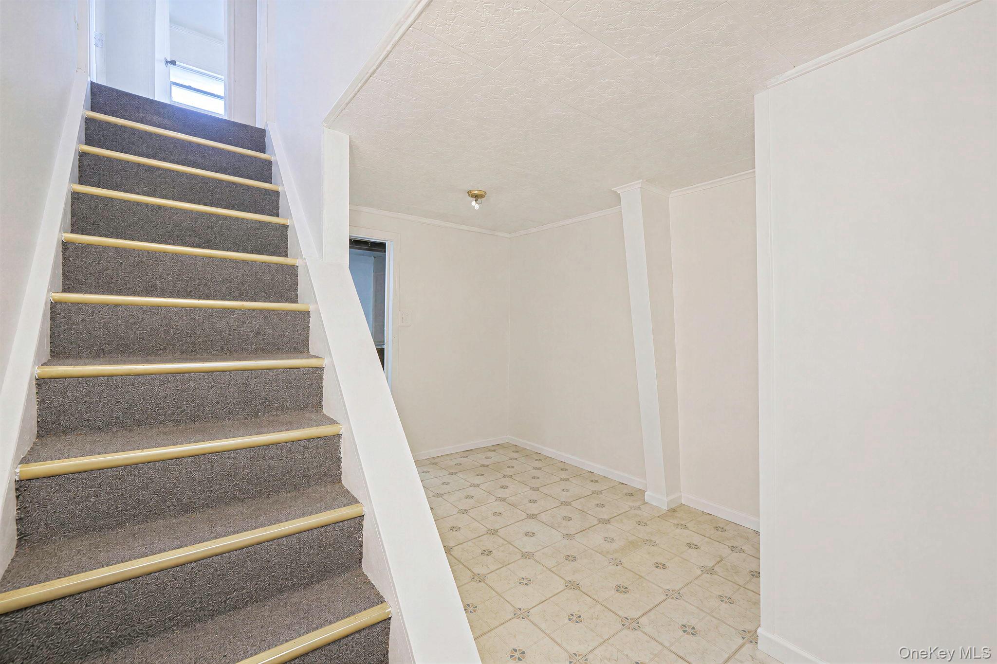 12 Robin Lane Property Photo 30