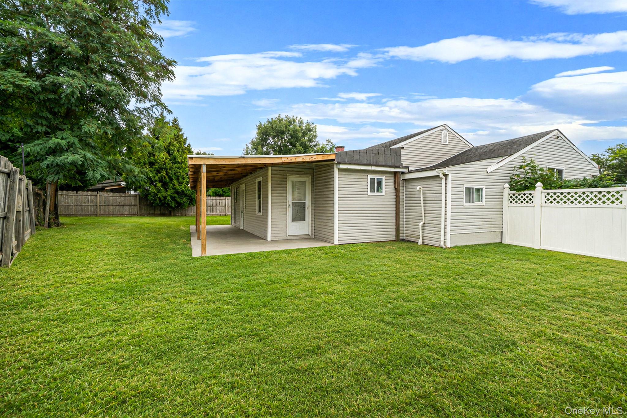 12 Robin Lane Property Photo 37