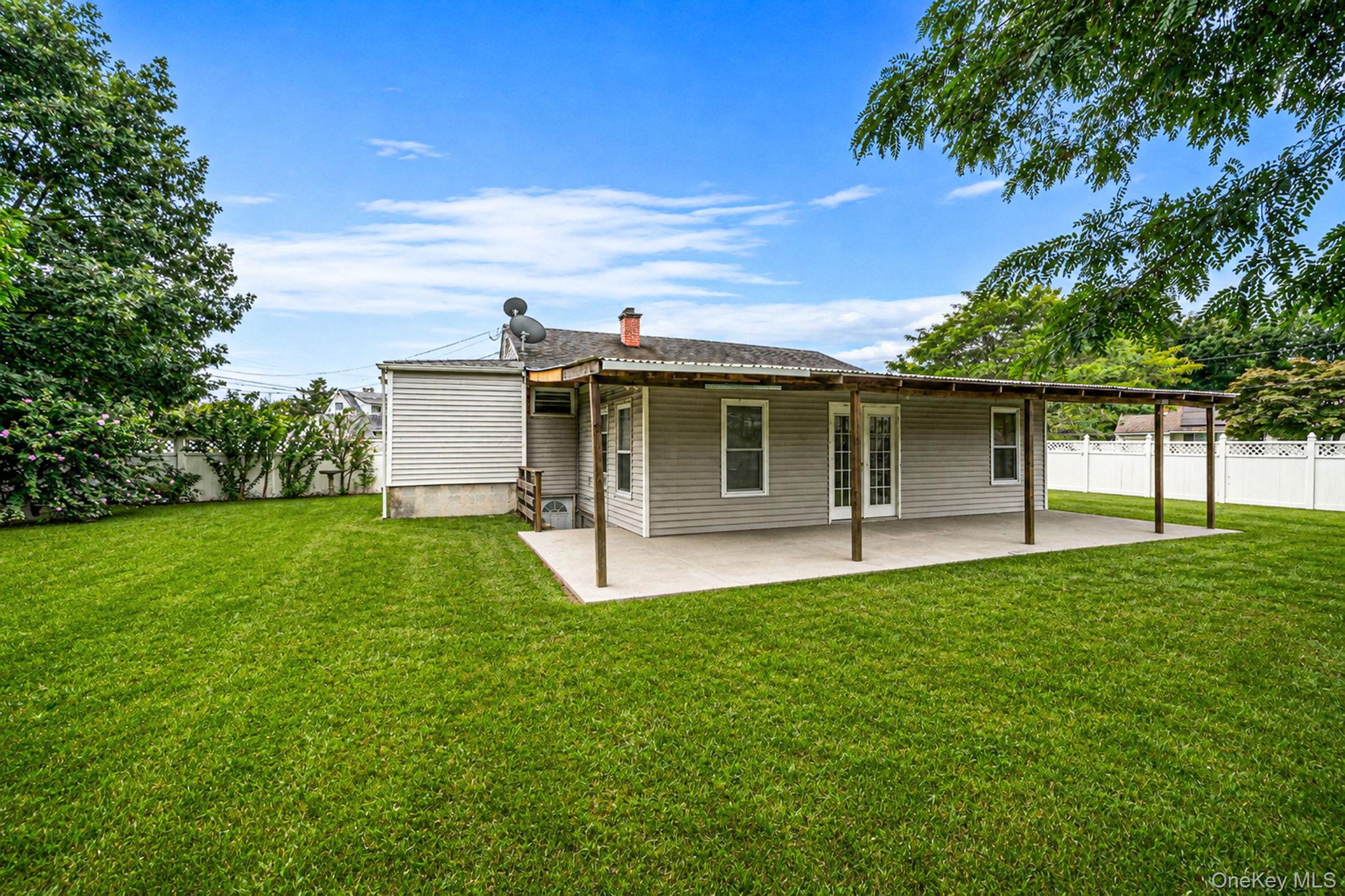 12 Robin Lane Property Photo 38