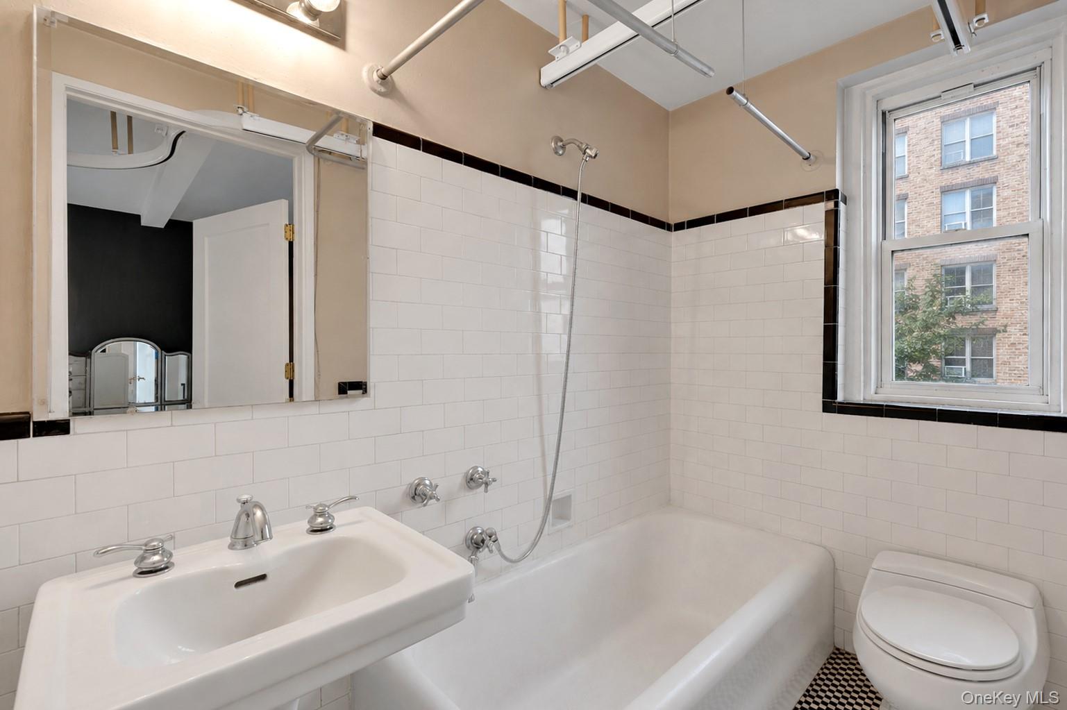 433 W 34th Street 2n Property Photo 8