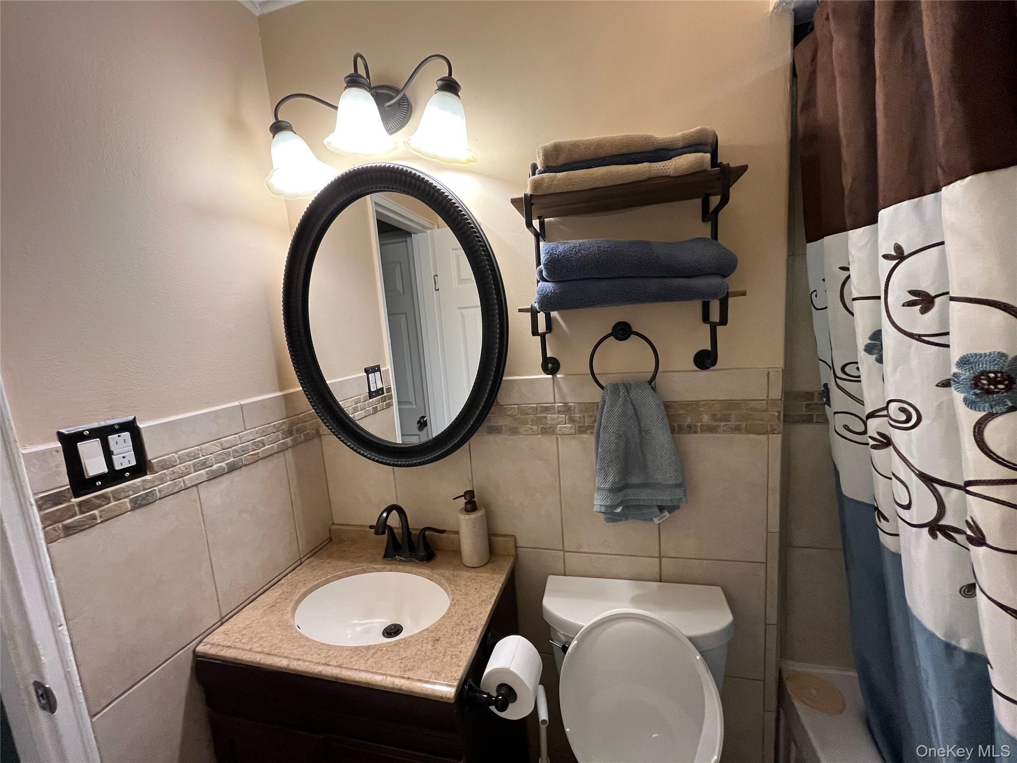 235 Hicksville Road 2b Property Photo 3
