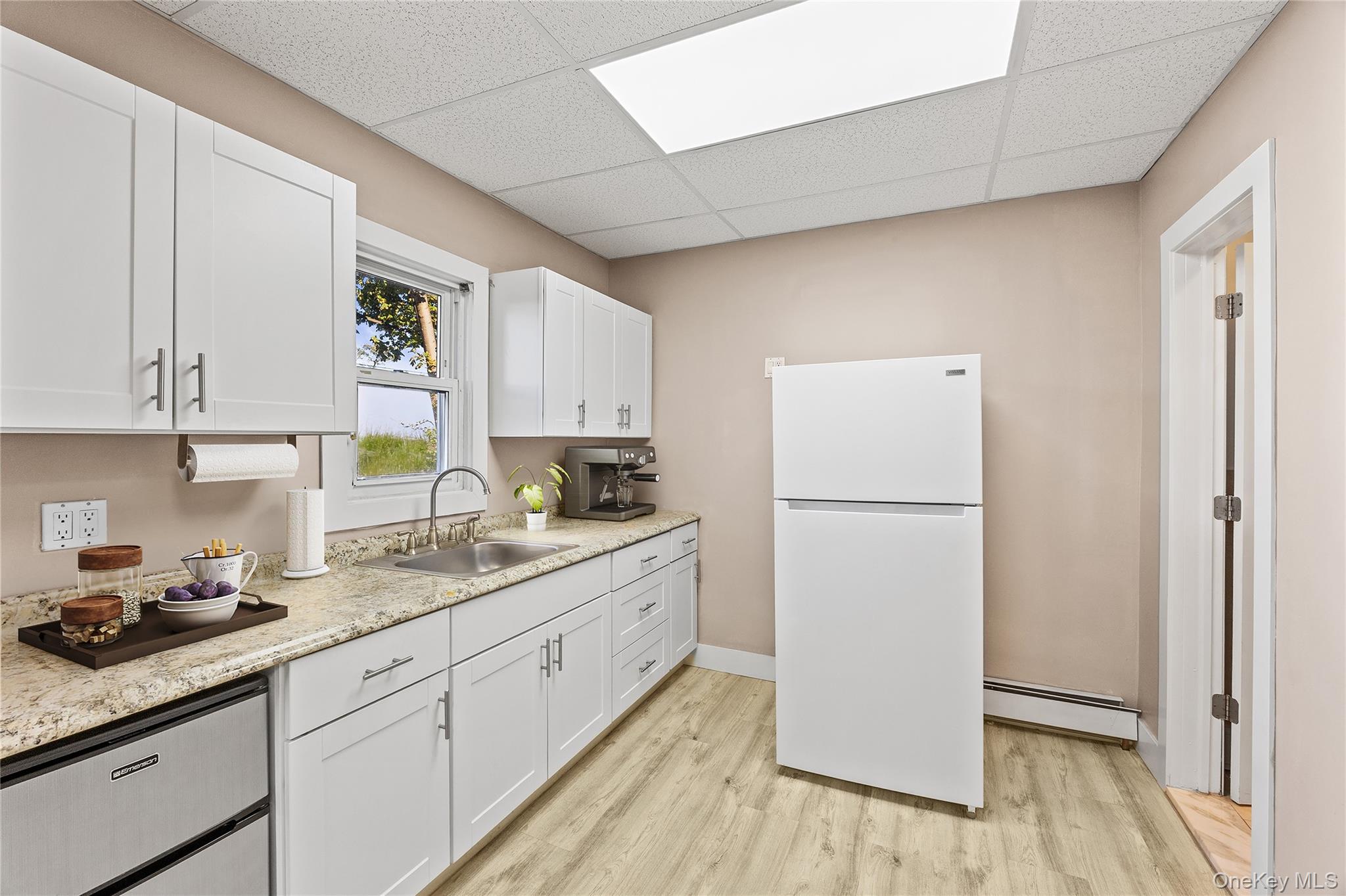 15 E Carl Street Property Photo 4