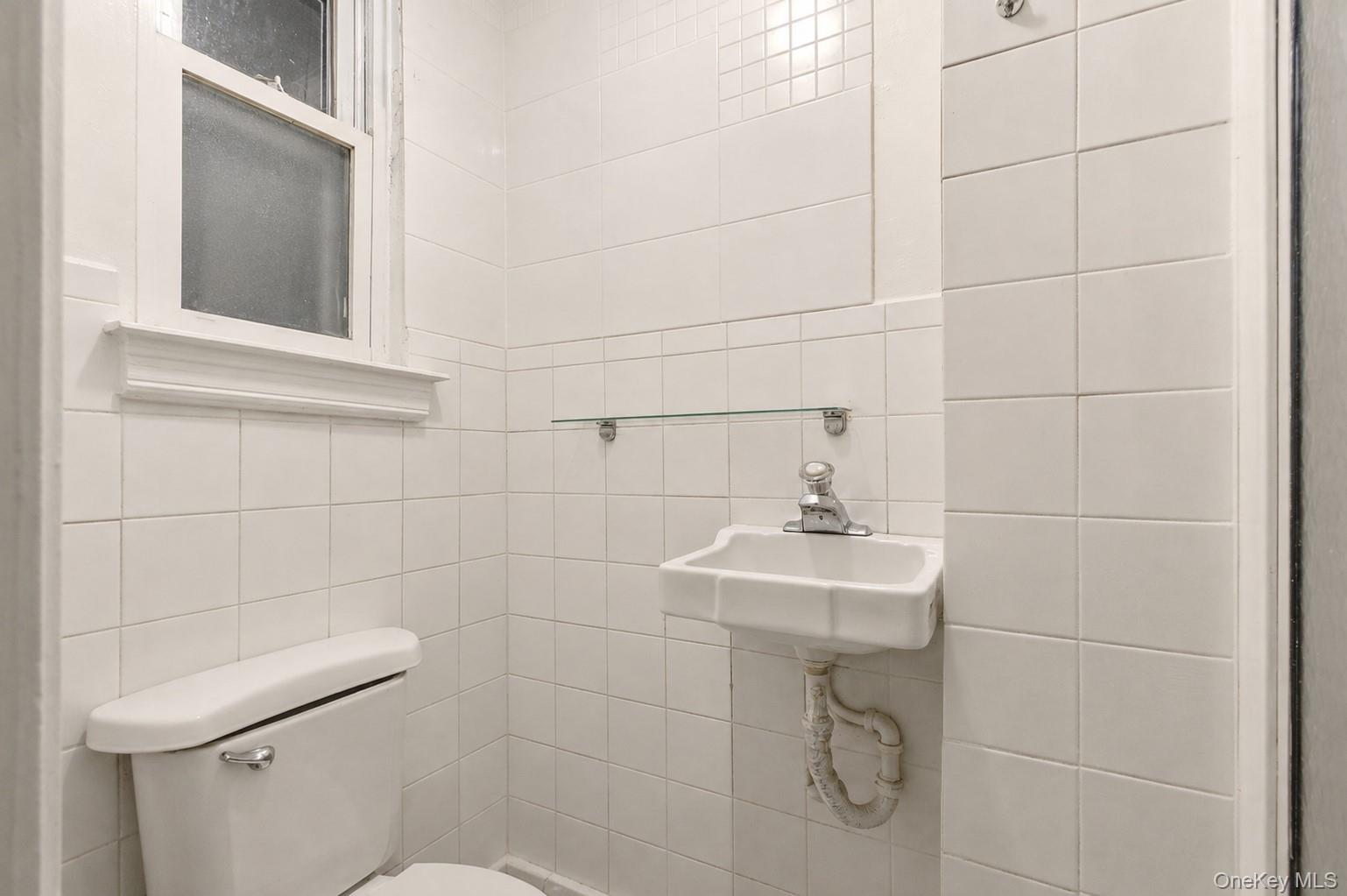902 E 232nd Street Property Photo 18