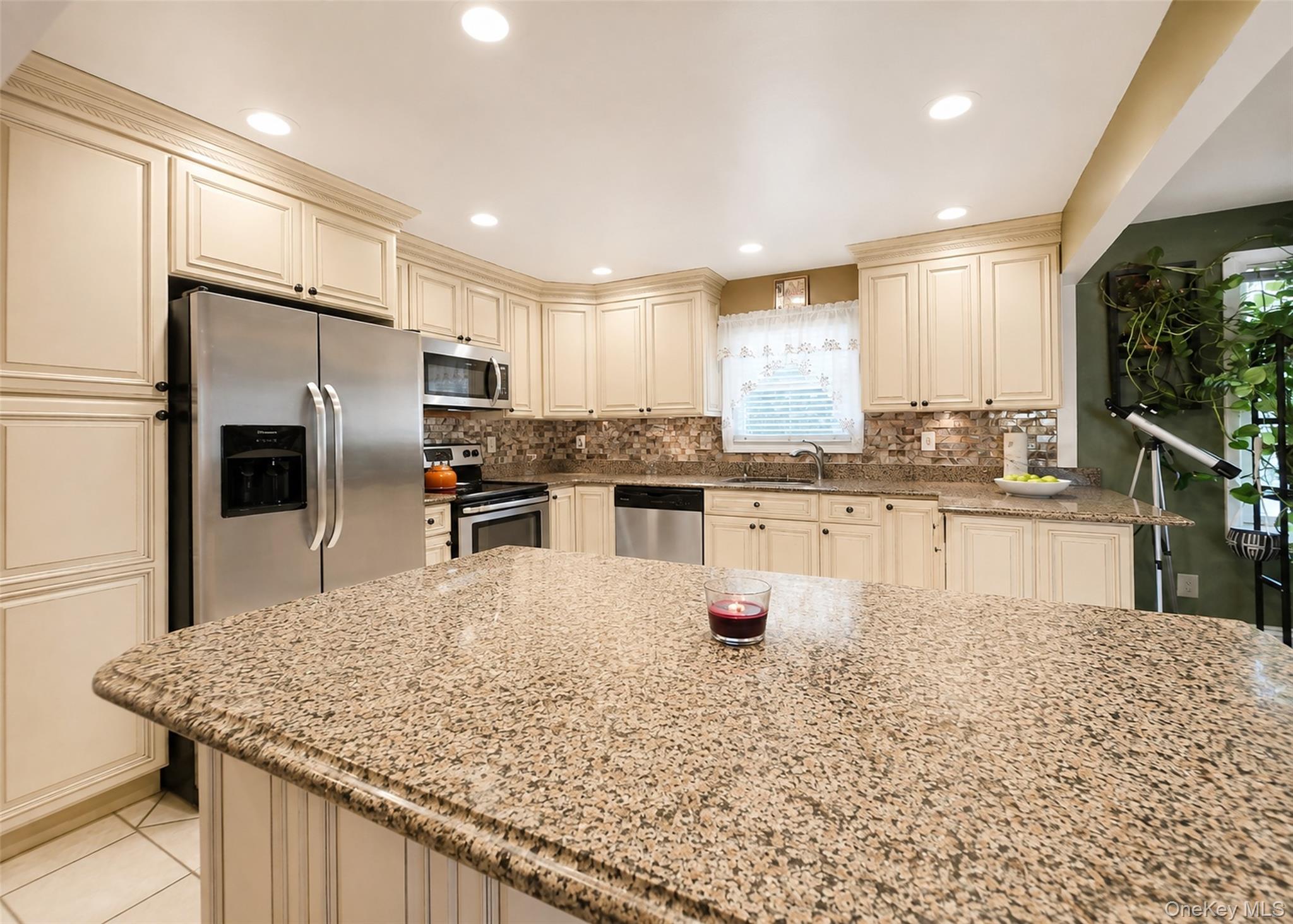 1028 Union Boulevard Property Photo 6