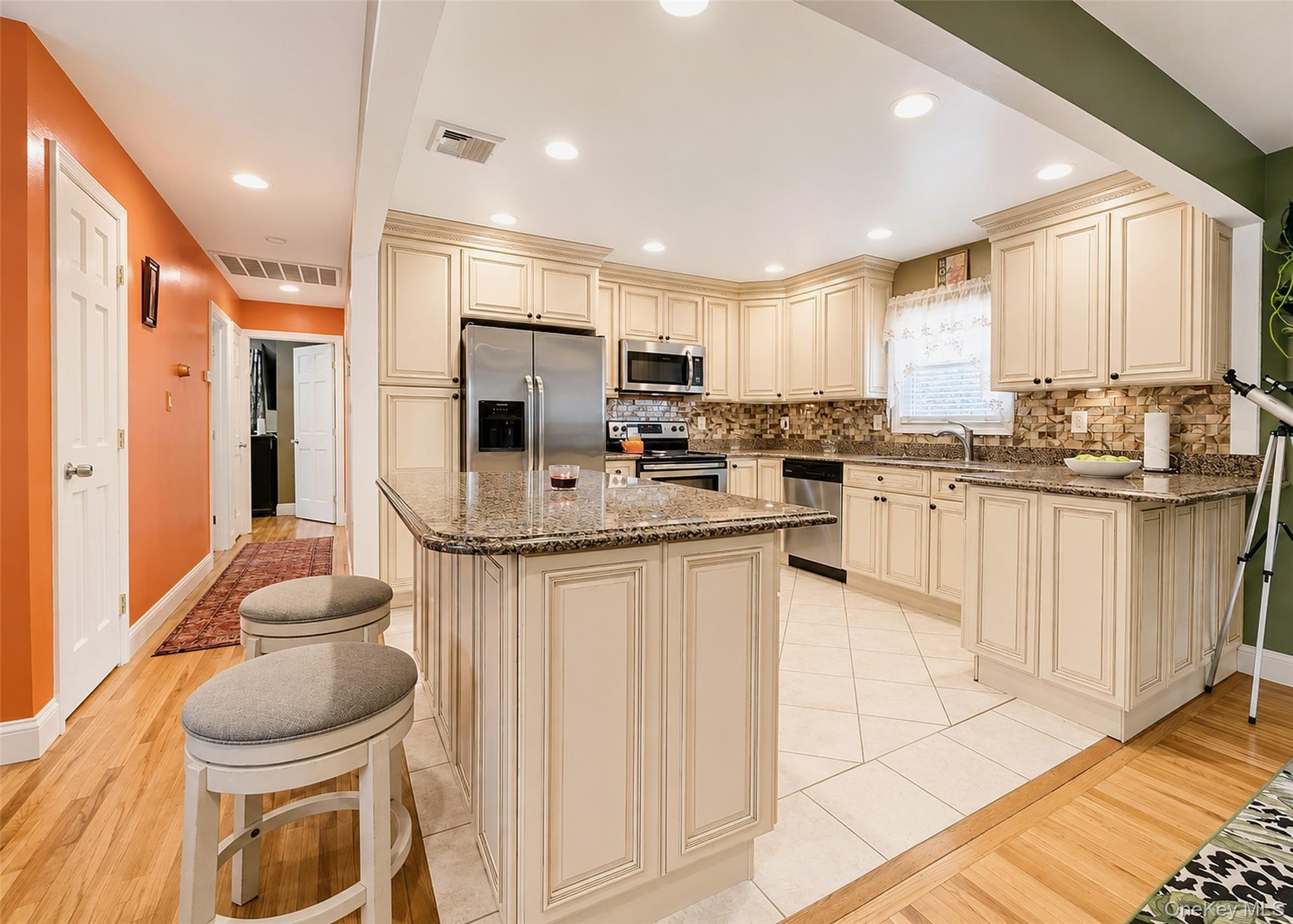 1028 Union Boulevard Property Photo 7