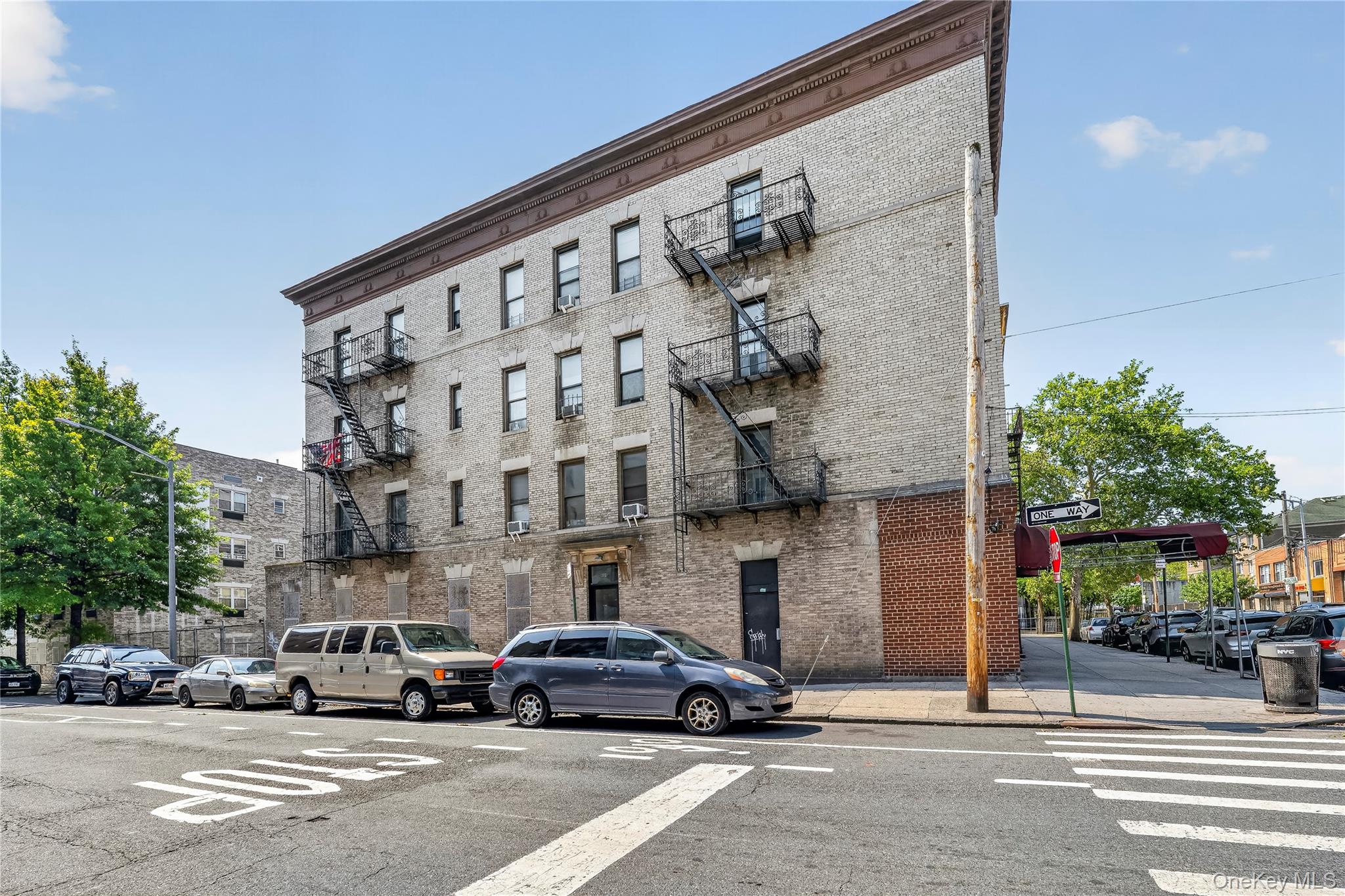 2476 Arthur Avenue Property Photo 3