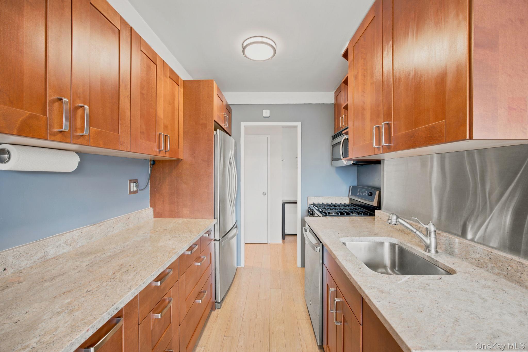 33-65 14th Street 5a Property Photo 6