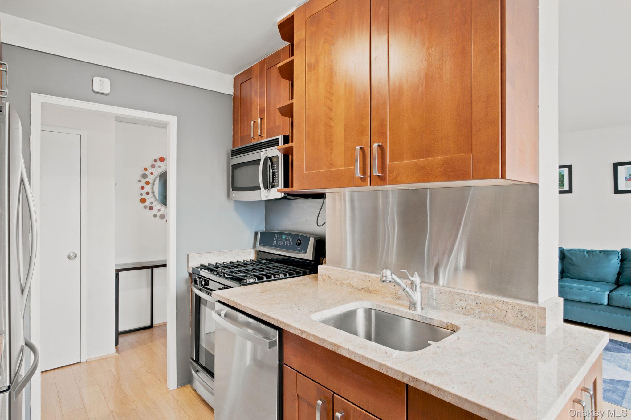 33-65 14th Street 5a Property Photo 11